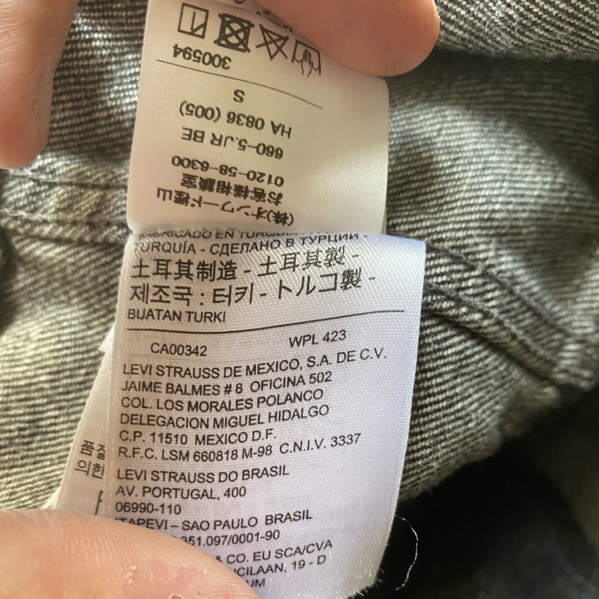 Levi's × Vetements Fall18 Deconstructed Denim Jacket Size S / US 4 / IT 40 - 16 Thumbnail