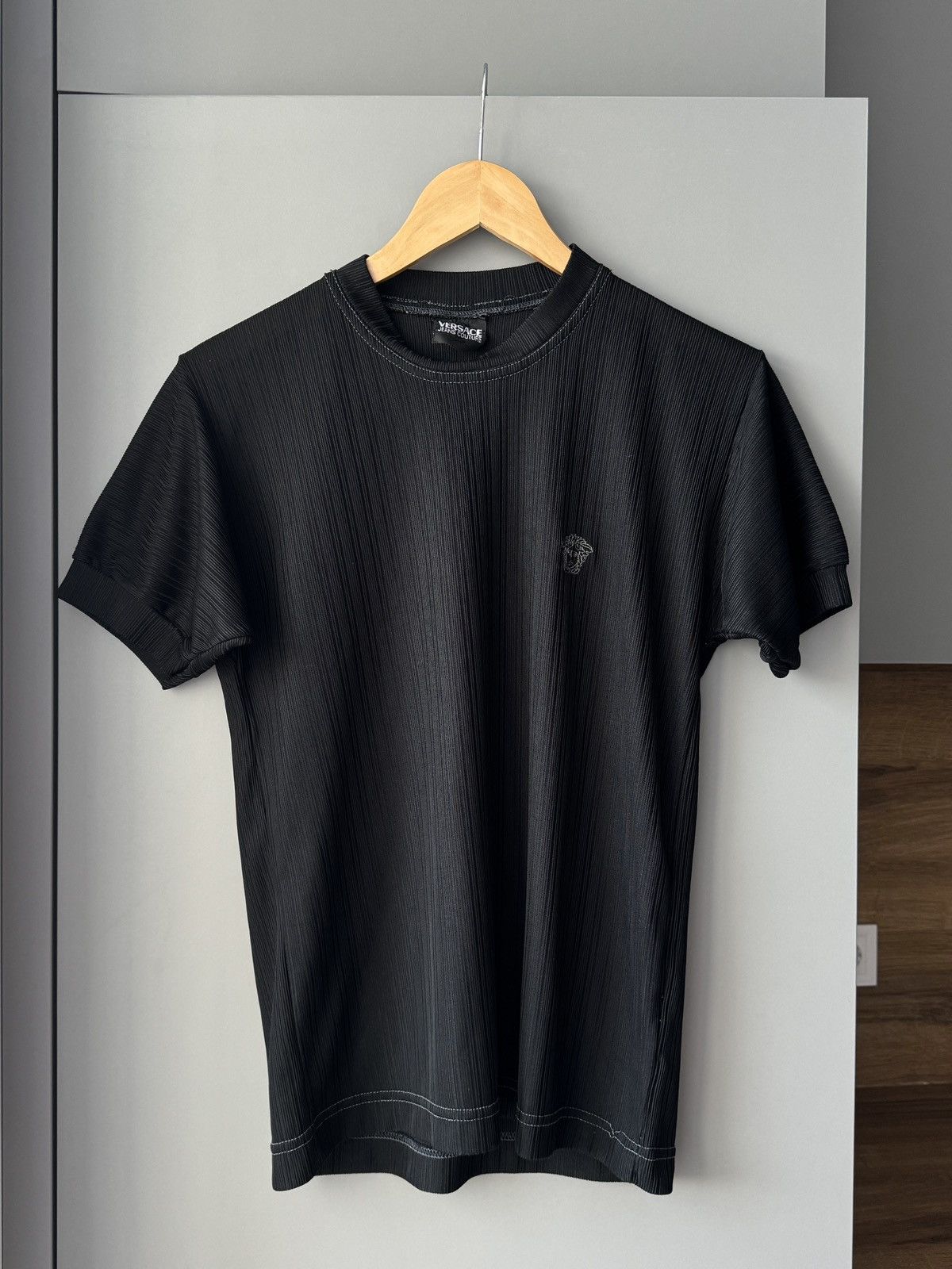 Versace Jeans Couture × Vintage Versace Jeans Couture Vintage Baggy Print Logo t shirt Size US S / EU 44-46 / 1 - 1 Thumbnail