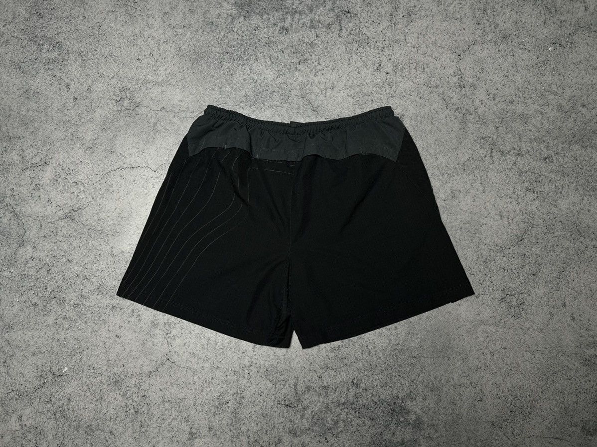 Vintage Vintage Nike Swoosh Shorts Size US 34 / EU 50 - 4 Thumbnail