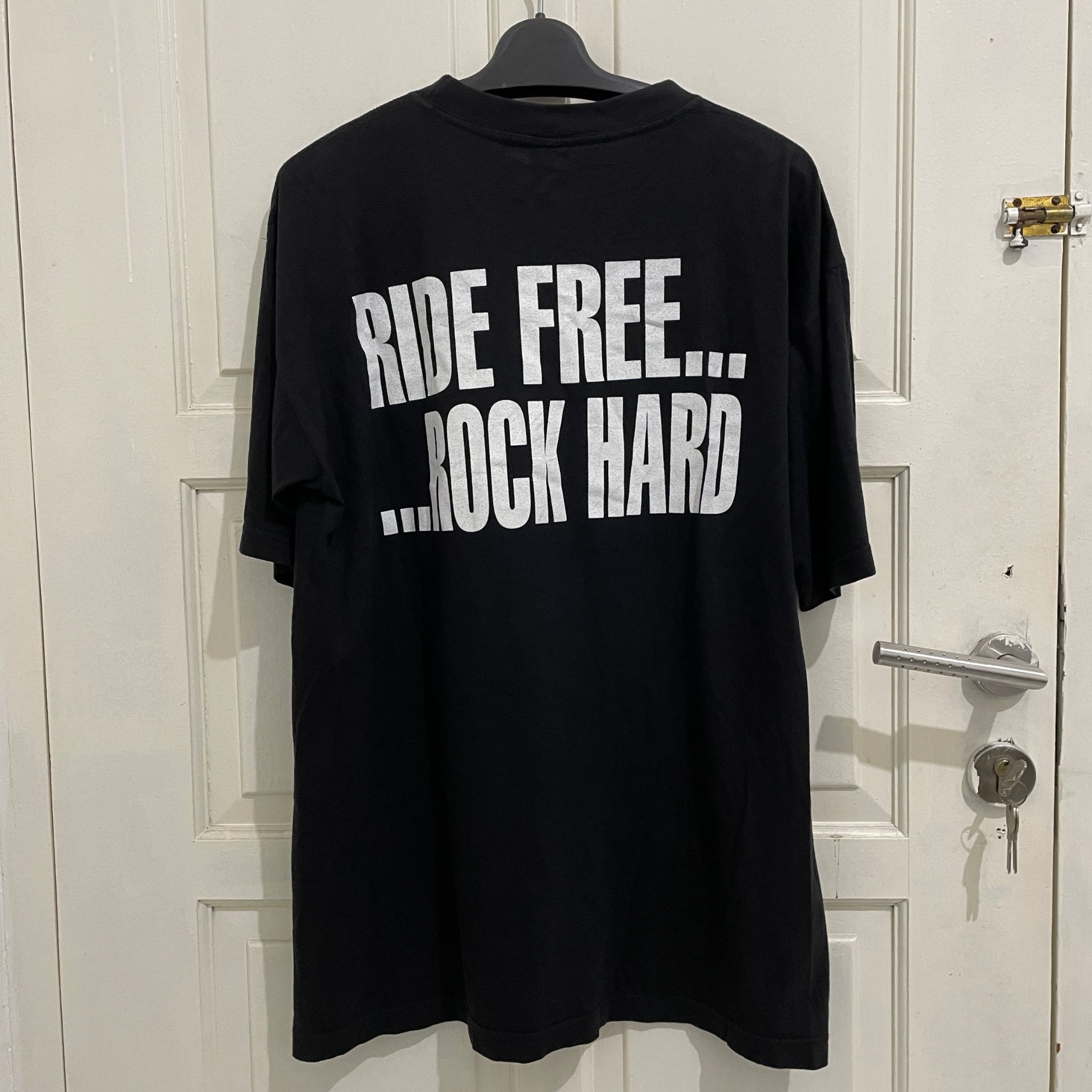Vintage Vintage 1996 Scorpions Rock Band Tee L fit XL T-shirt Size US L / EU 52-54 / 3 - 4 Thumbnail