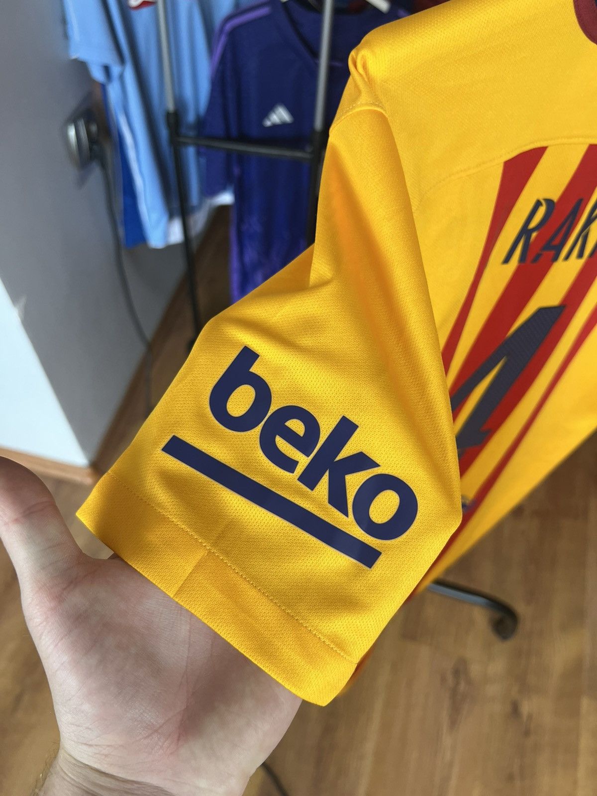 Nike Soccer Jersey Nike Barcelona 2015/16 Rakitić Size US L / EU 52-54 / 3 - 3 Thumbnail