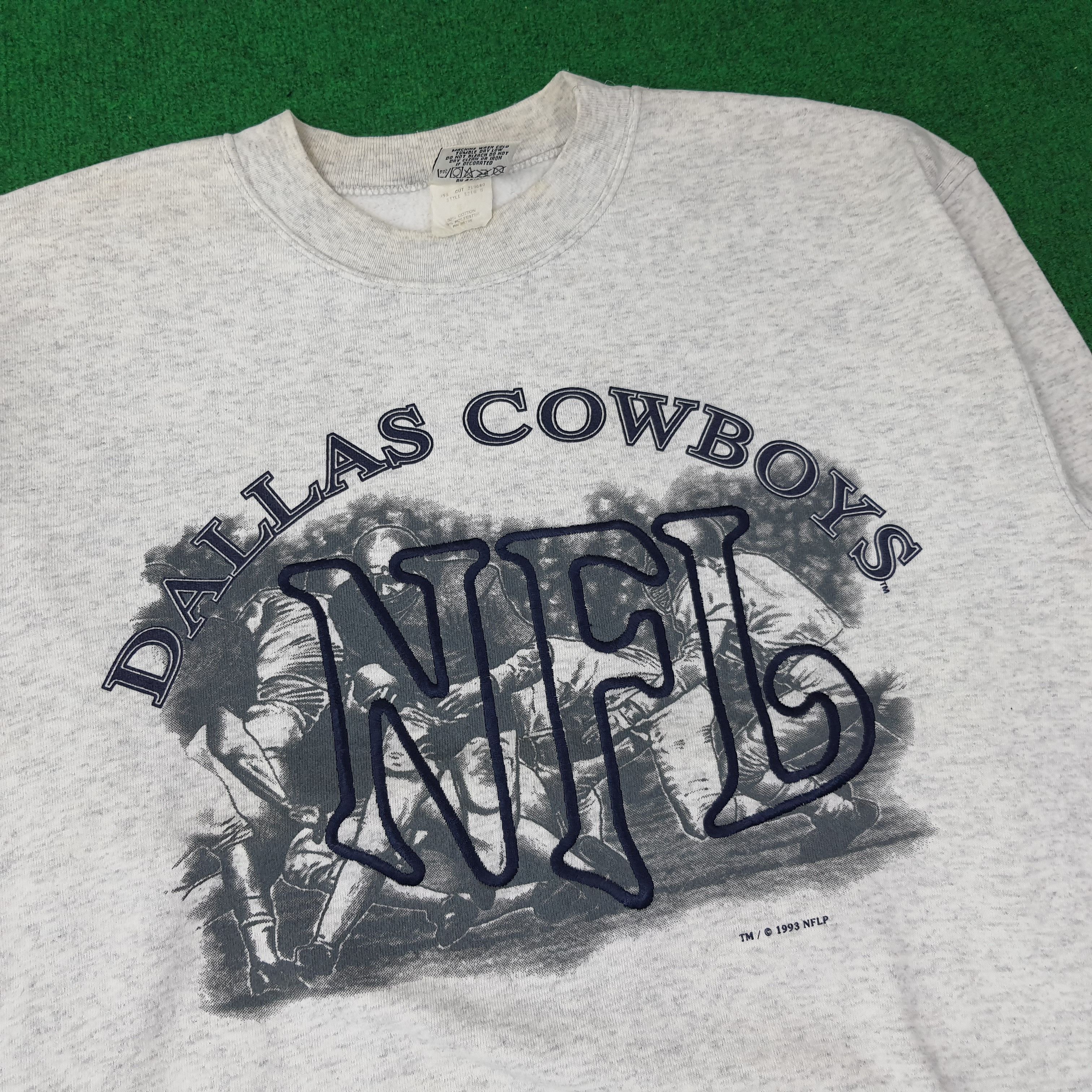 Nutmeg Vintage Nutmeg Dallas Cowboys NFL 90s Sweatshirt C261N18 Size US L / EU 52-54 / 3 - 2 Thumbnail