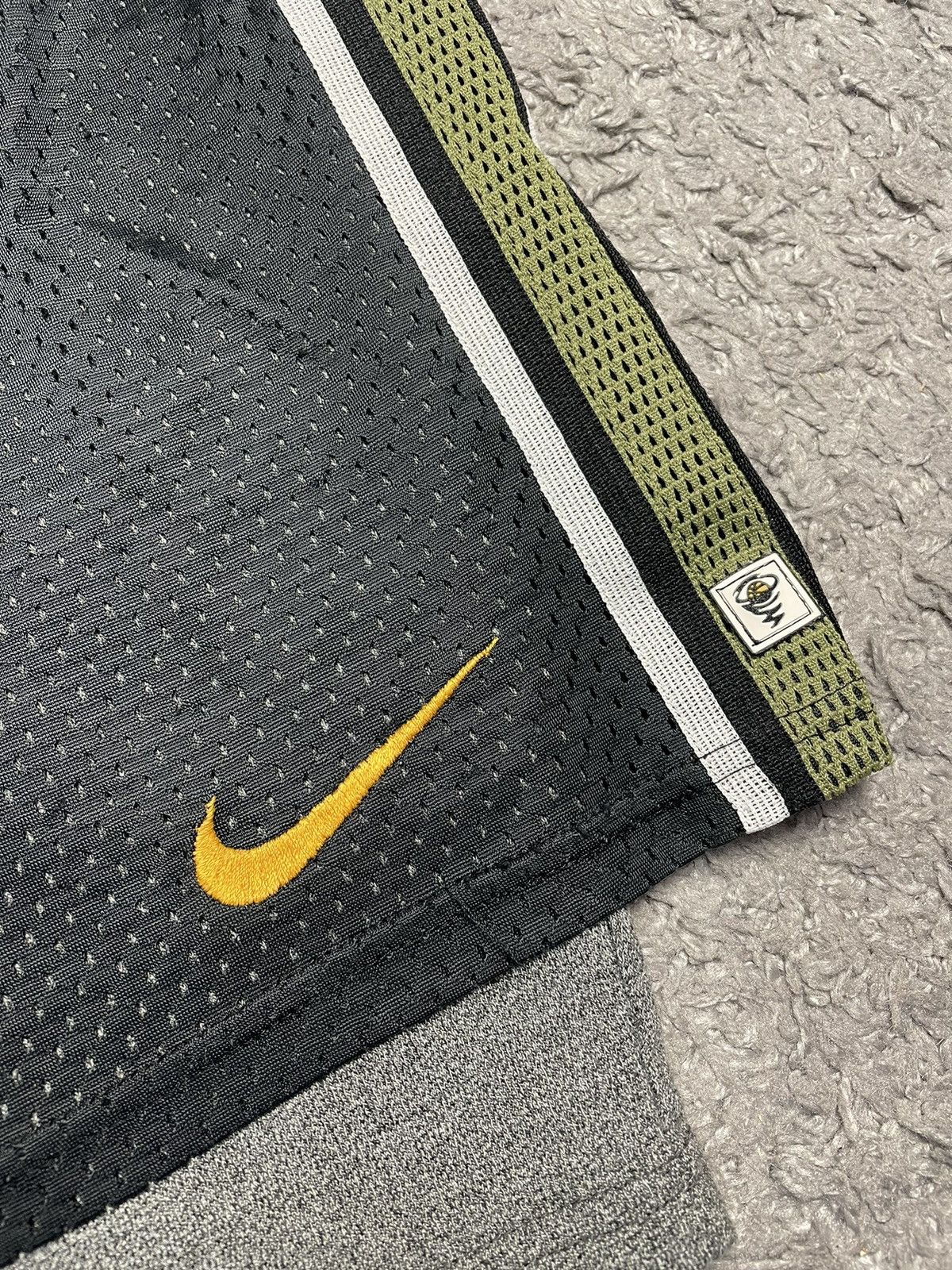 Nike × Vintage 90’s Vintage Nike basketball Swoosh Shorts Size US 36 / EU 52 - 4 Thumbnail
