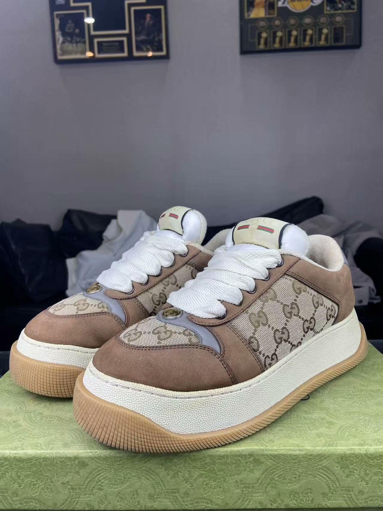 Gucci Gucci White Lowtop Sneakers 39 Women Size US 8.5 / IT 38.5 - 1 Thumbnail