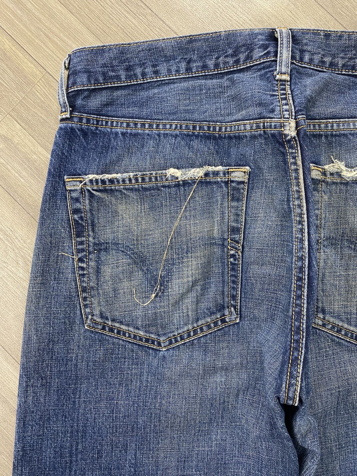 Levi's Vintage Clothing 00s Vintage Levis 501 Distressed Straight 32x33 Faded Jeans Size US 30 / EU 46 - 16 Thumbnail