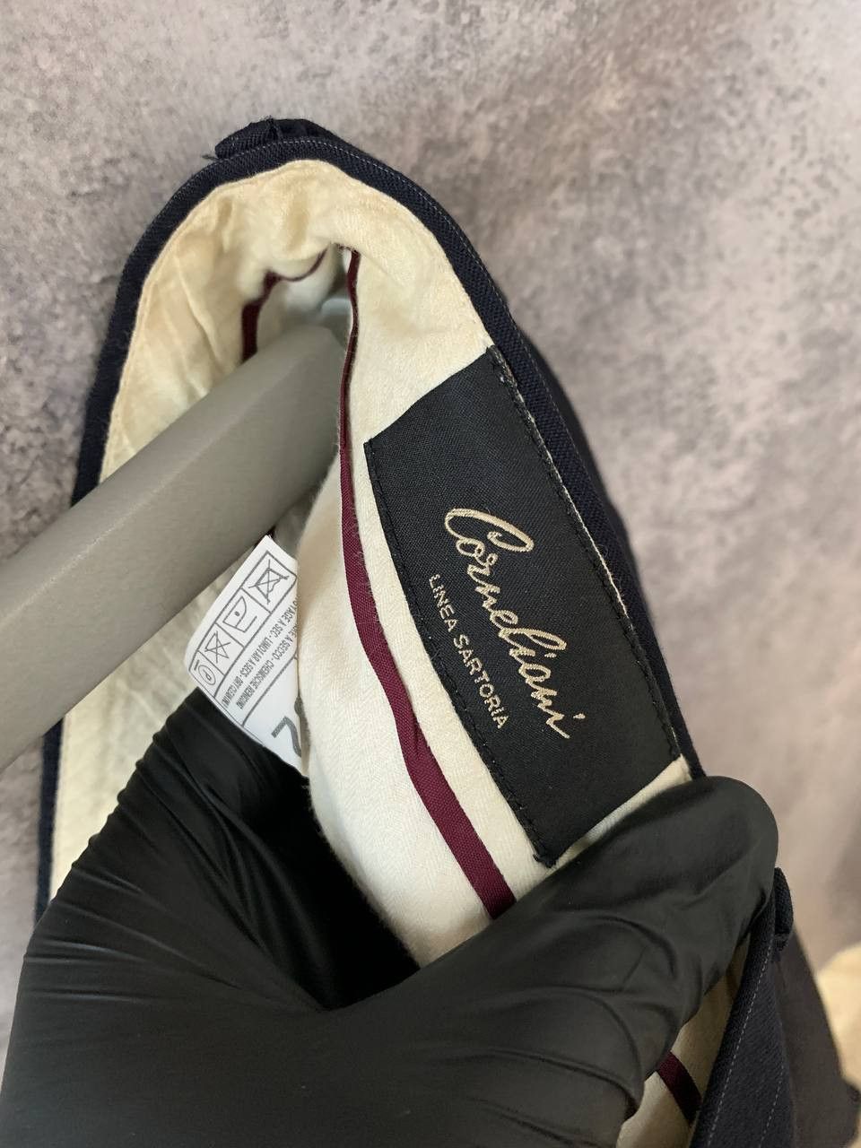 Corneliani Corneliani 100% Wool 2-Button Suit Navy Pinstripe Italy 50R Size 50R - 15 Thumbnail