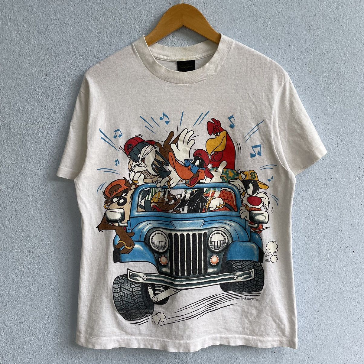 Vintage outlet changes Looney Tunes character crewneck 1993.