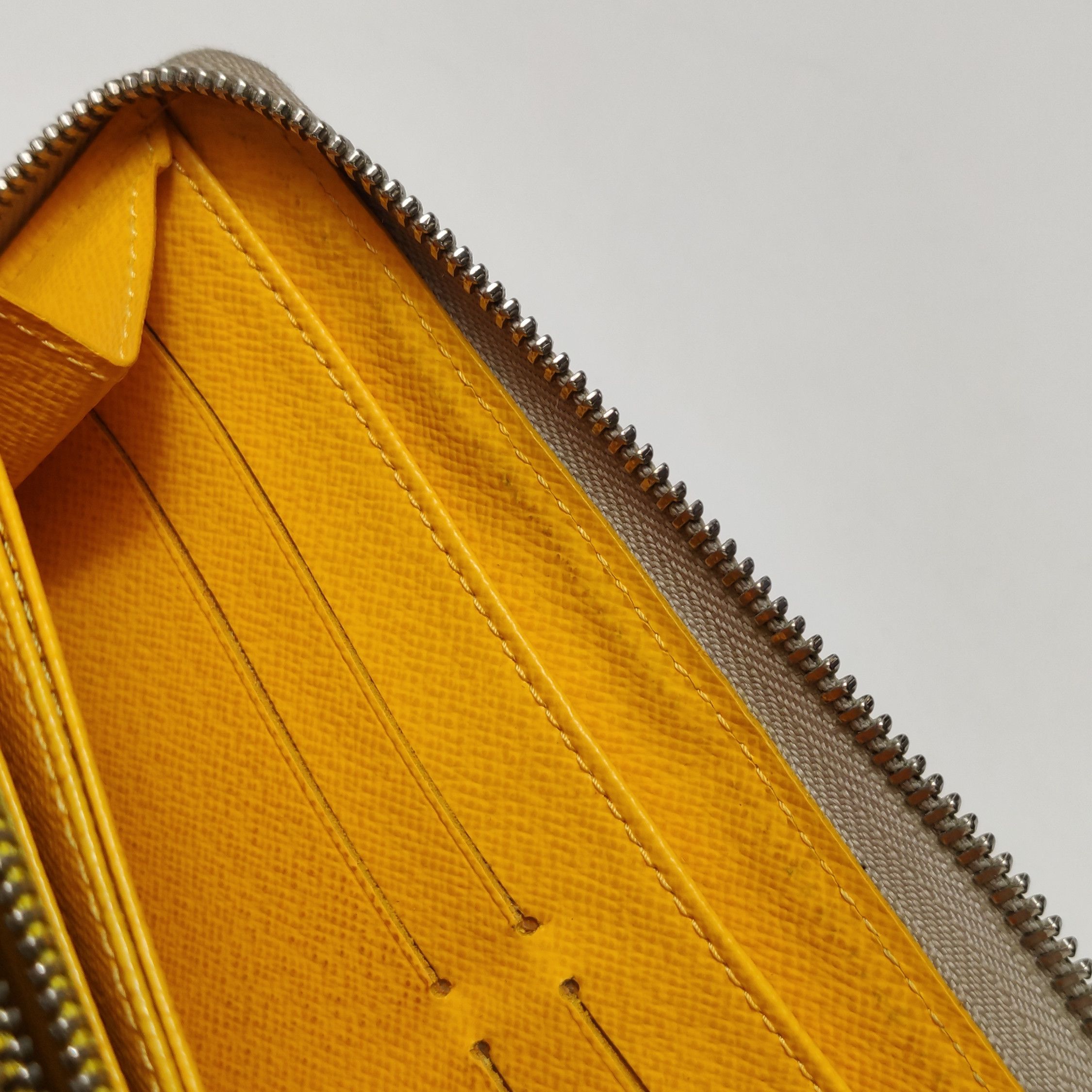Louis Vuitton Louis Vuitton (LV) Zippy cowhide ripple zip around wallet - Size ONE SIZE - 3 Thumbnail