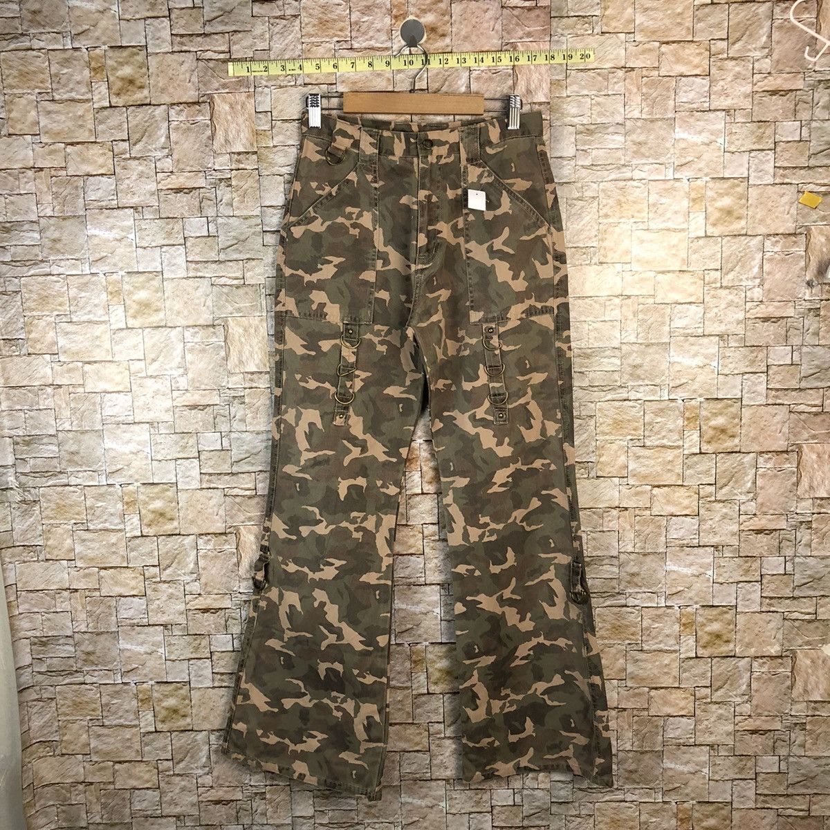 Japanese Brand Petit Berry Camo Cargo Multipocket Pants #A1157 Size 26" / US 2 / IT 38 - 1 Thumbnail