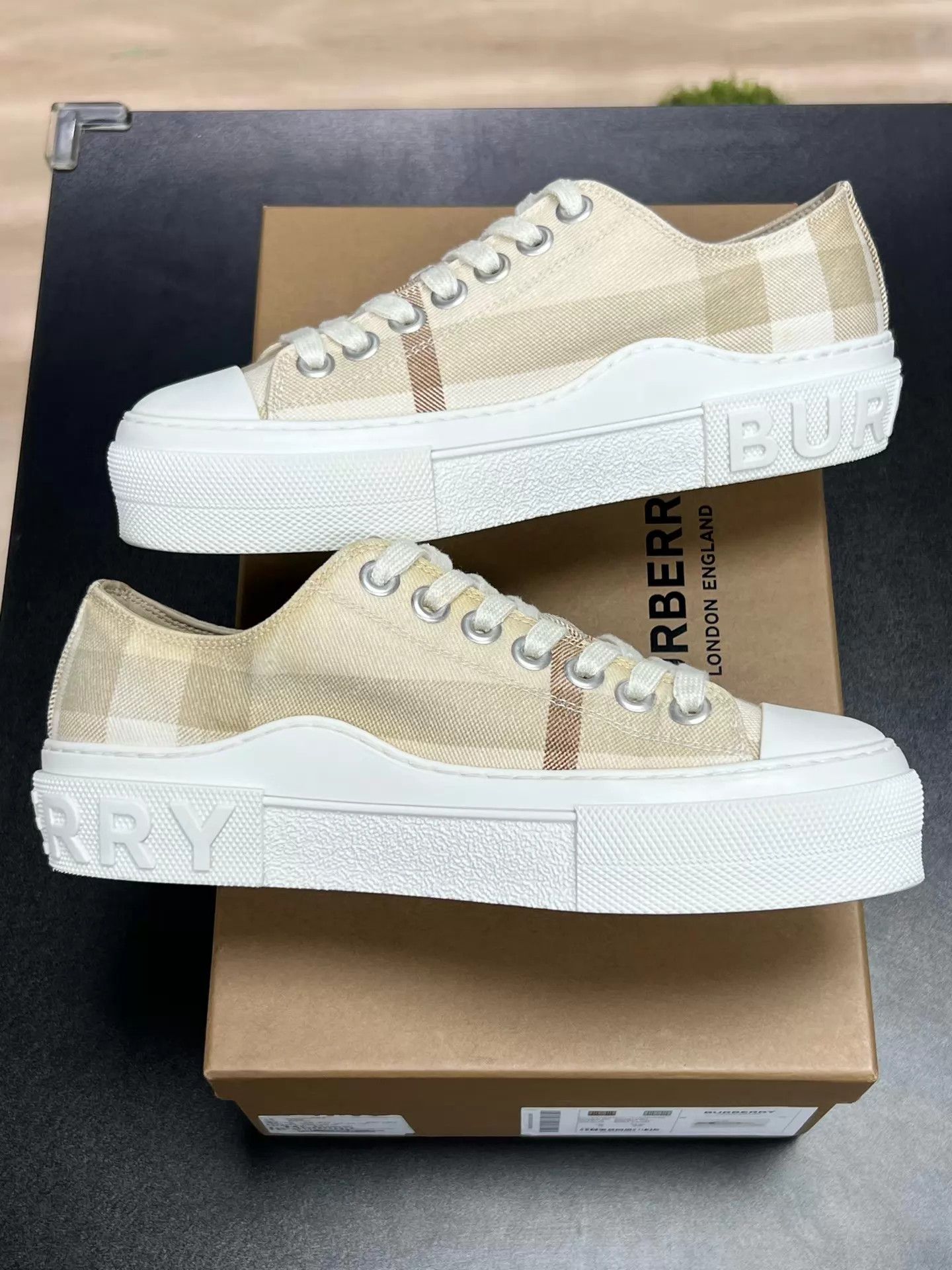 Burberry BURBERRY Low-Top Sneakers White & Brown 38 Size US 7.5 / IT 37.5 - 6 Thumbnail