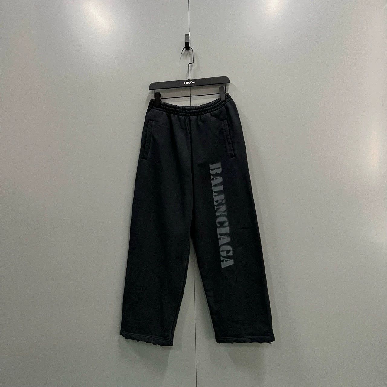 Balenciaga balenciaga vintage letter print long pants Size US 26 / EU 42 - 1 Thumbnail