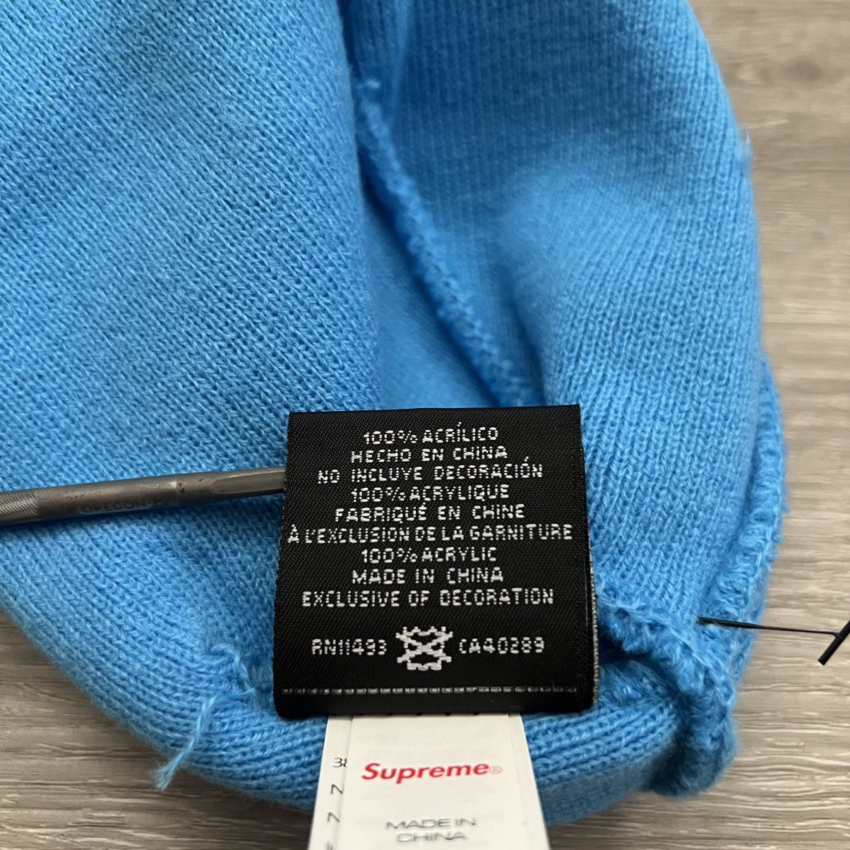 New Era × Supreme Supreme New Era Box Logo Beanie FW25 Cyan Size ONE SIZE - 9 Thumbnail