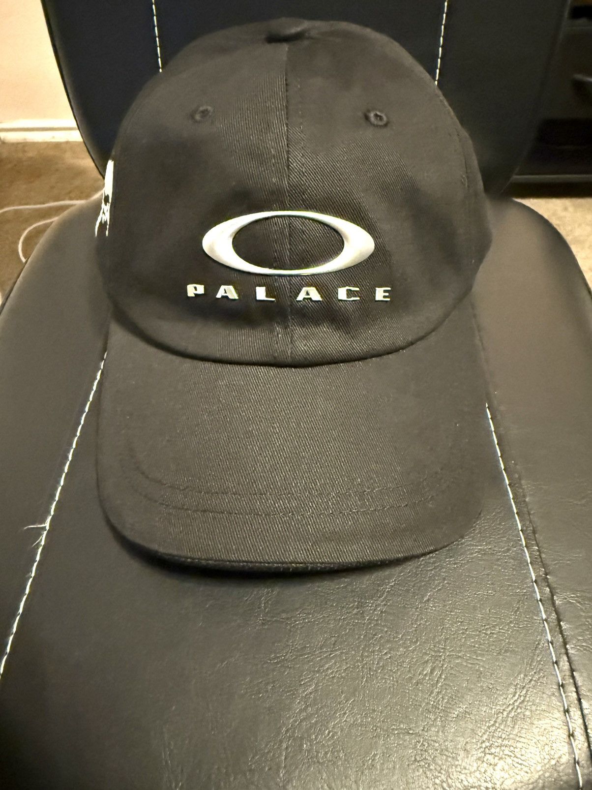 PALACE×OAKLEY 6-Panel \"Black / Silver\" PALACE Palace x Oakley 6-Panel 'Black/Silver' | REVERSIBLE