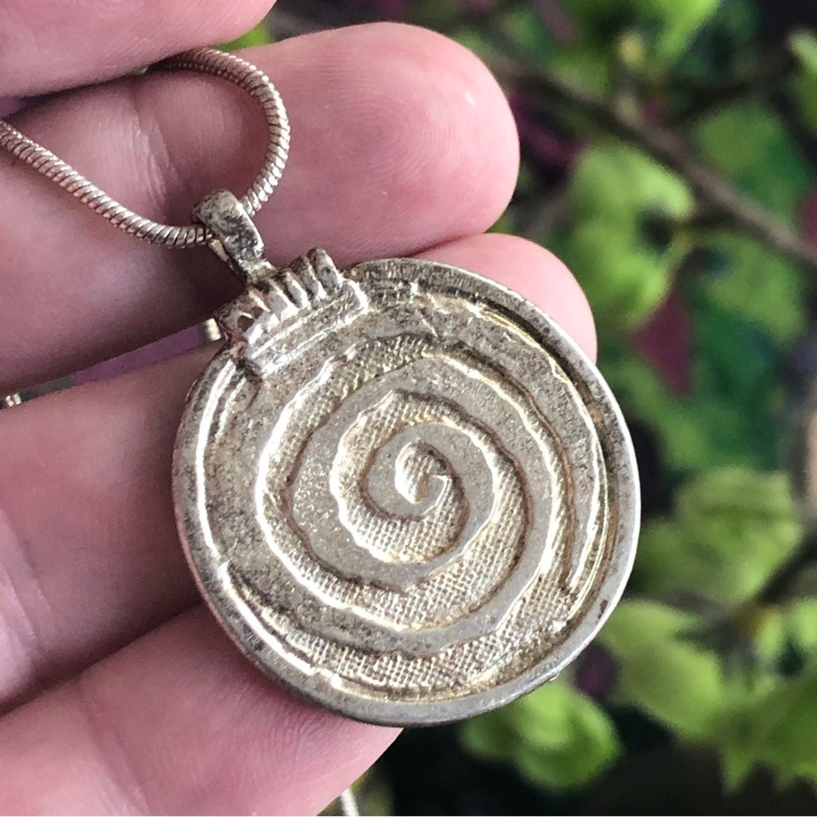 Vintage Vintage antique silver swirl pendant on chain necklace Size ONE SIZE - 2 Thumbnail
