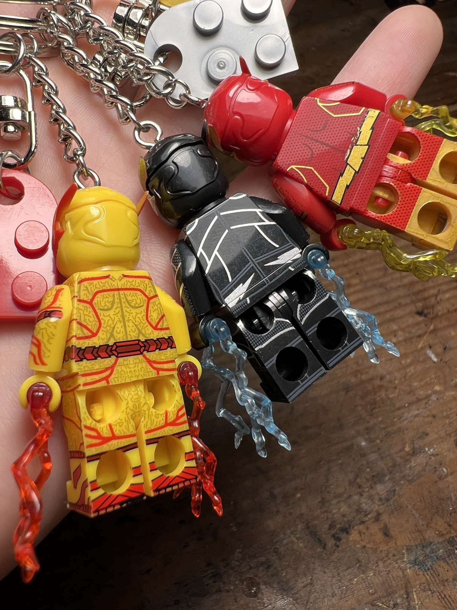 DC Comics × Marvel Comics Flash Reverse Zoom minifigure keychain Size ONE SIZE - 3 Thumbnail