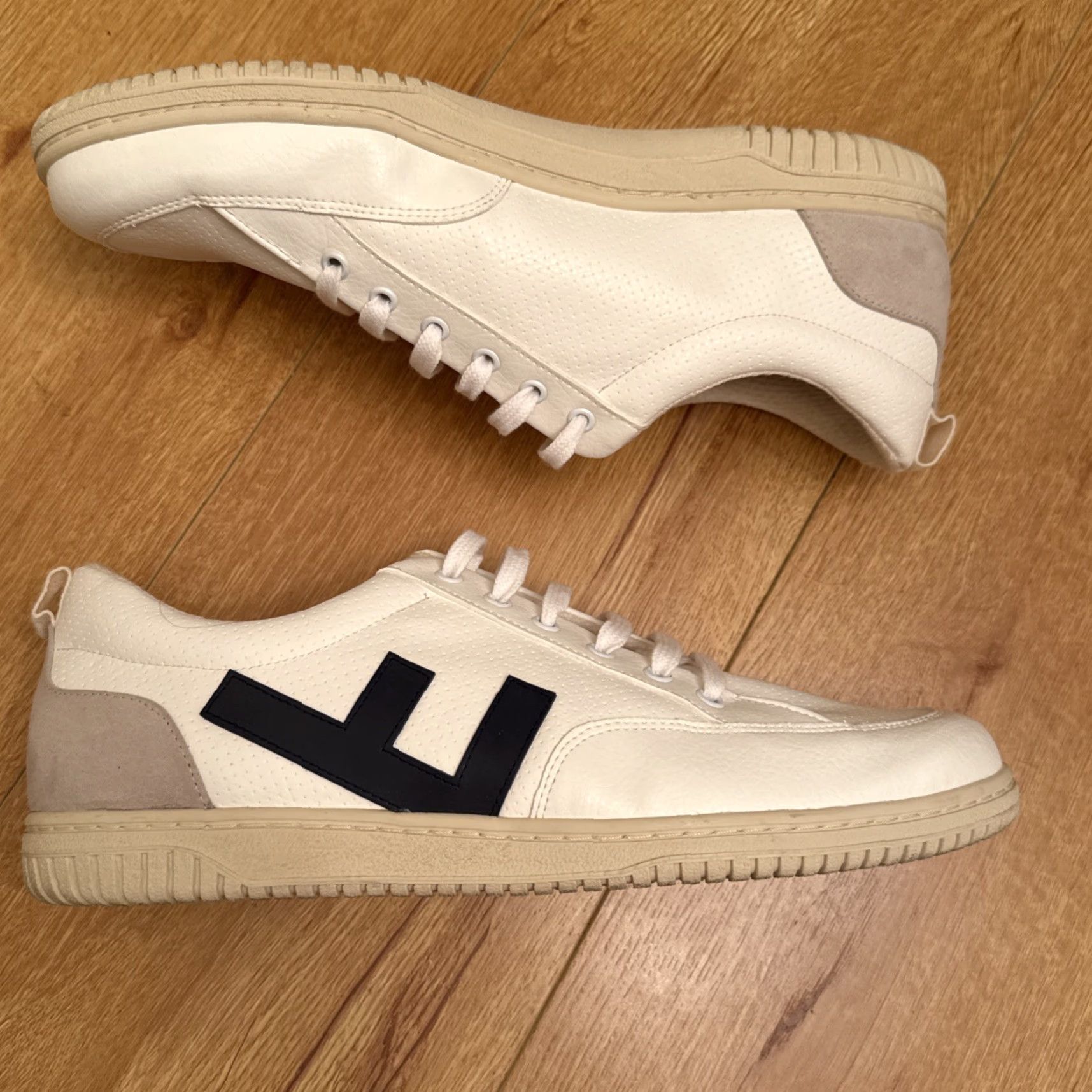 Vintage Flamingos Life Roland Shoes Men's 11 White Navy Logo Vegan Low Top Sneaker Size US L / EU 52-54 / 3 - 7 Thumbnail