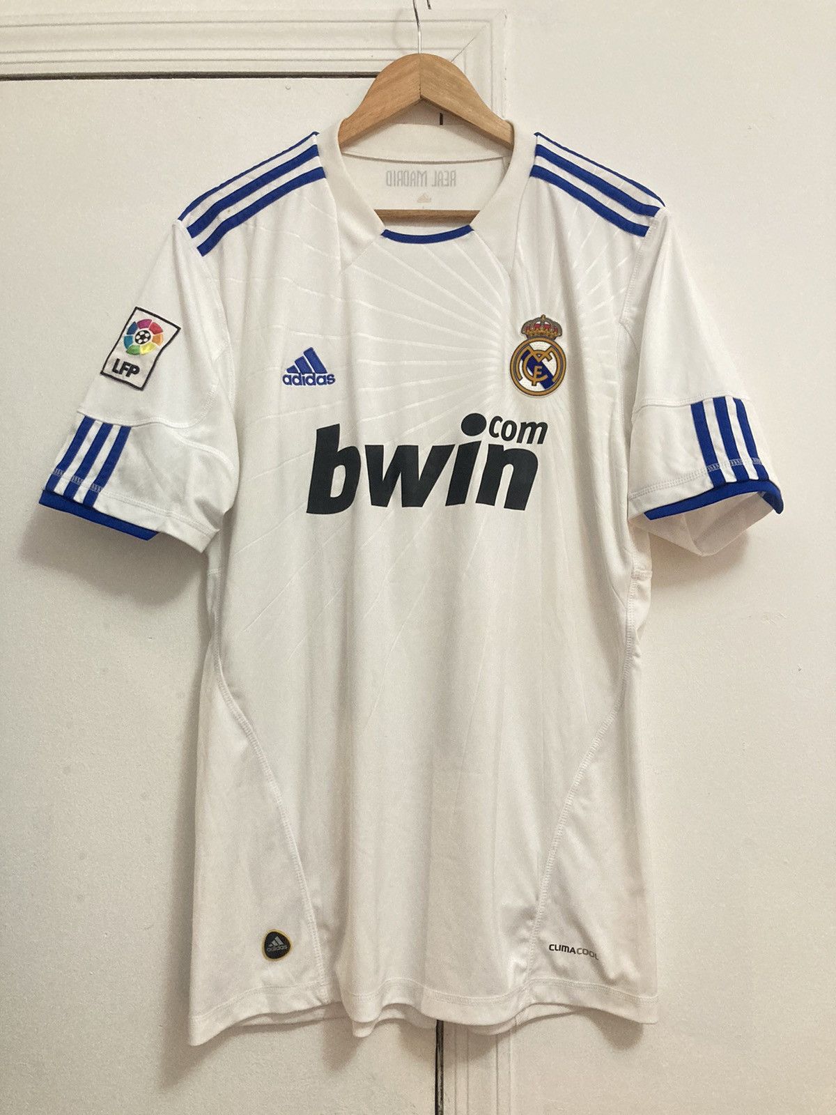 Adidas Real Madrid Benzema Jersey 2010/11 Large Size US L / EU 52-54 / 3 - 2 Thumbnail