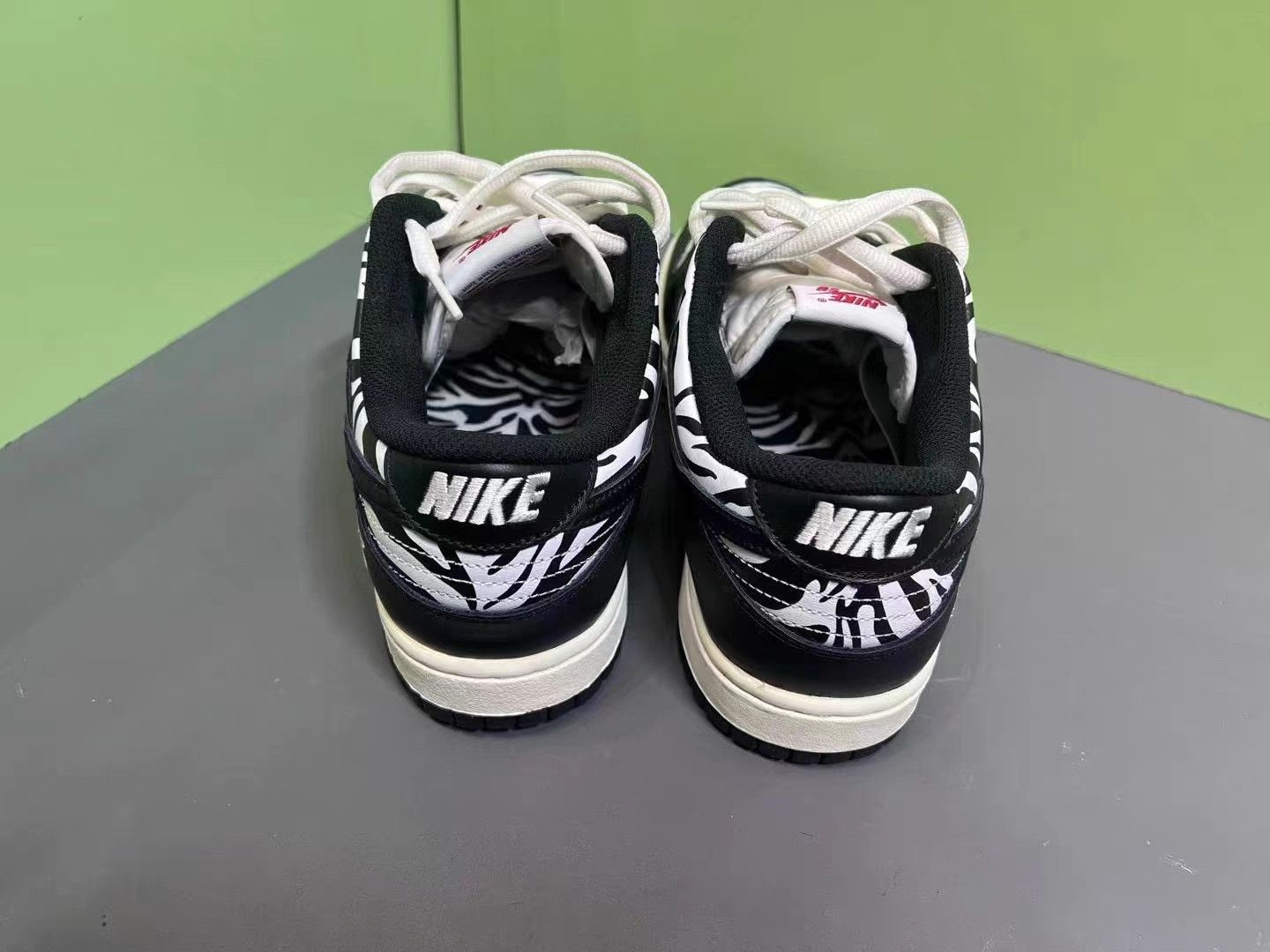 Nike Nike SB Dunk Low QS25 x Quartersnacks Zebra Sneakers K15 Size US 10 / EU 43 - 7 Thumbnail