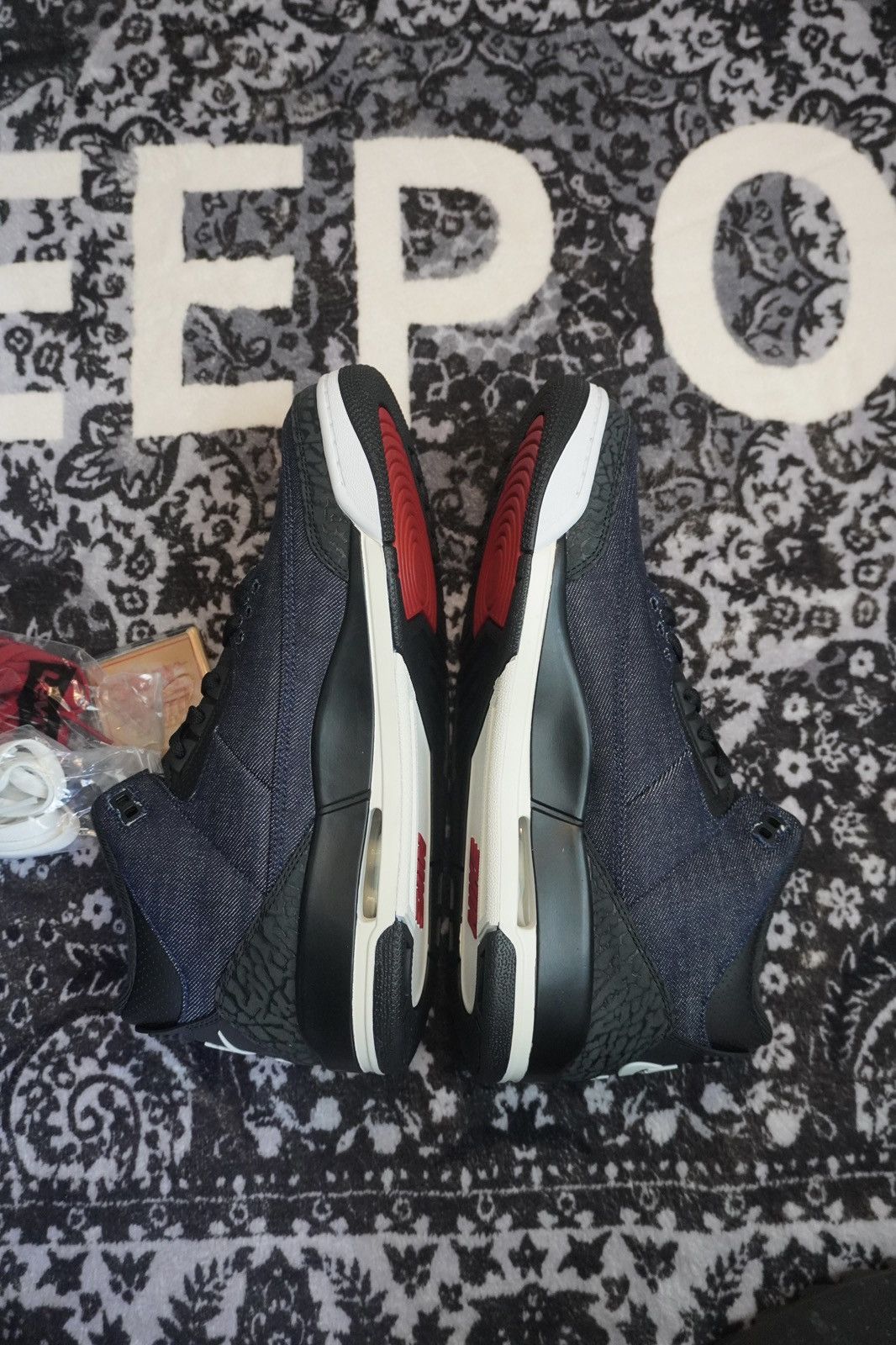 Jordan Brand × Levi's Air Jordan 3 x Levi’s- Indigo Sz 11.5 Size US 11.5 / EU 44-45 - 4 Thumbnail