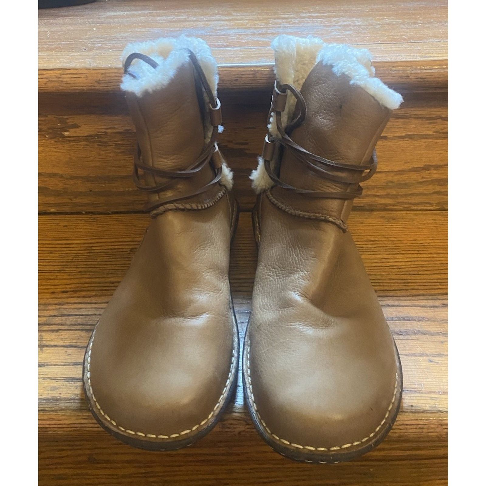 Ugg UGG Caspia 1932 tan leather lace-up boots sheepskin women 10 Size US 10 / IT 40 - 2 Thumbnail