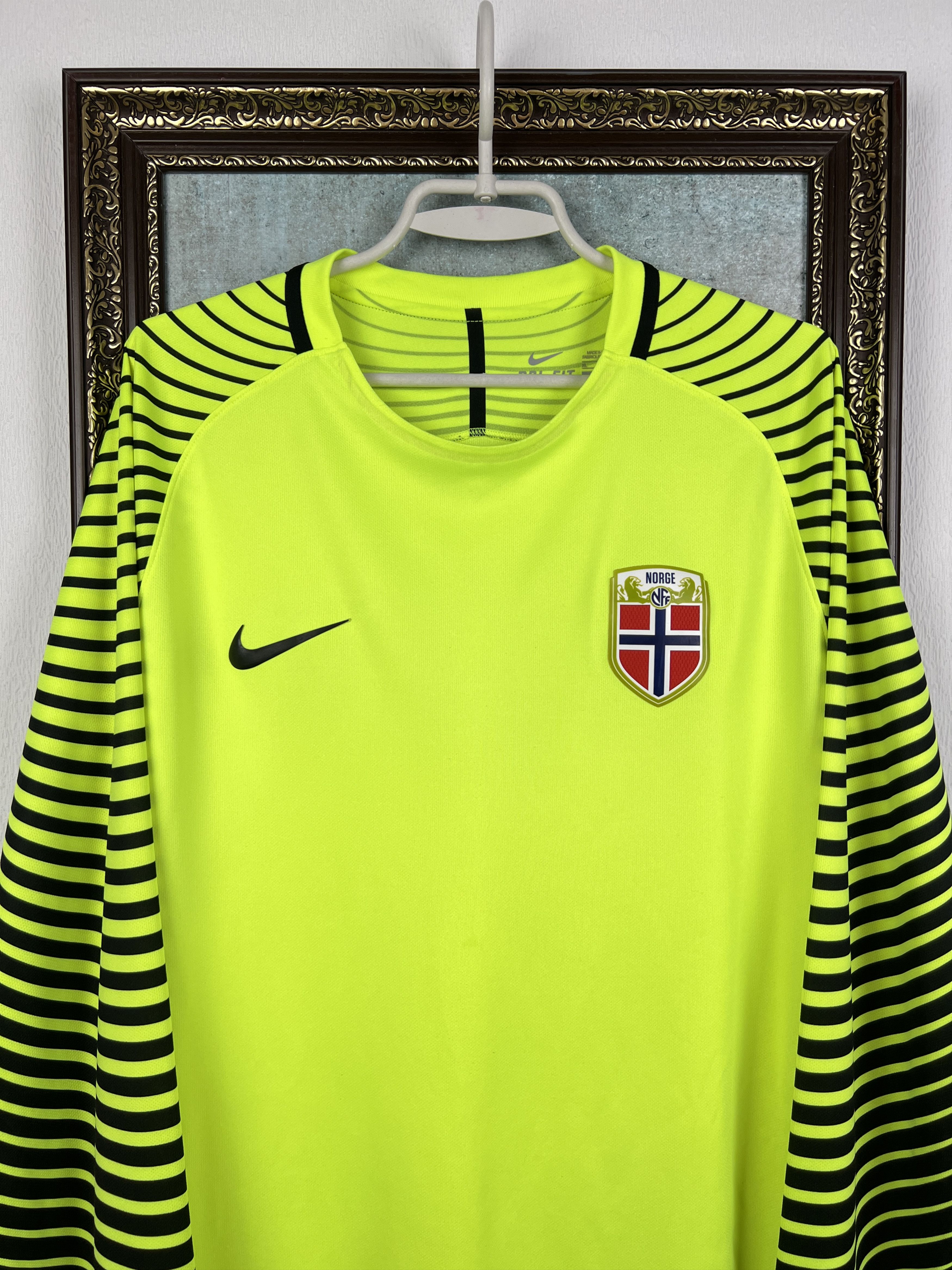 Nike Norway Goalkeeper football shirt Soccer Player Issue Jersey Size US XL / EU 56 / 4 - 2 Thumbnail