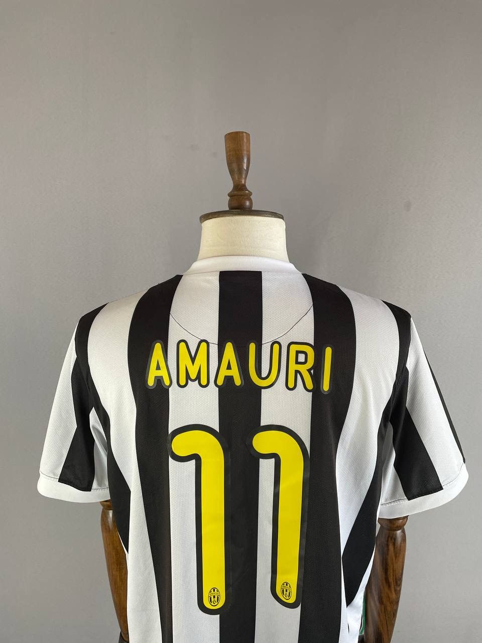 Nike Nike Tee T Shirt Soccer Jersey Juventus AMAURI 11 Vintage Size US XL / EU 56 / 4 - 9 Thumbnail