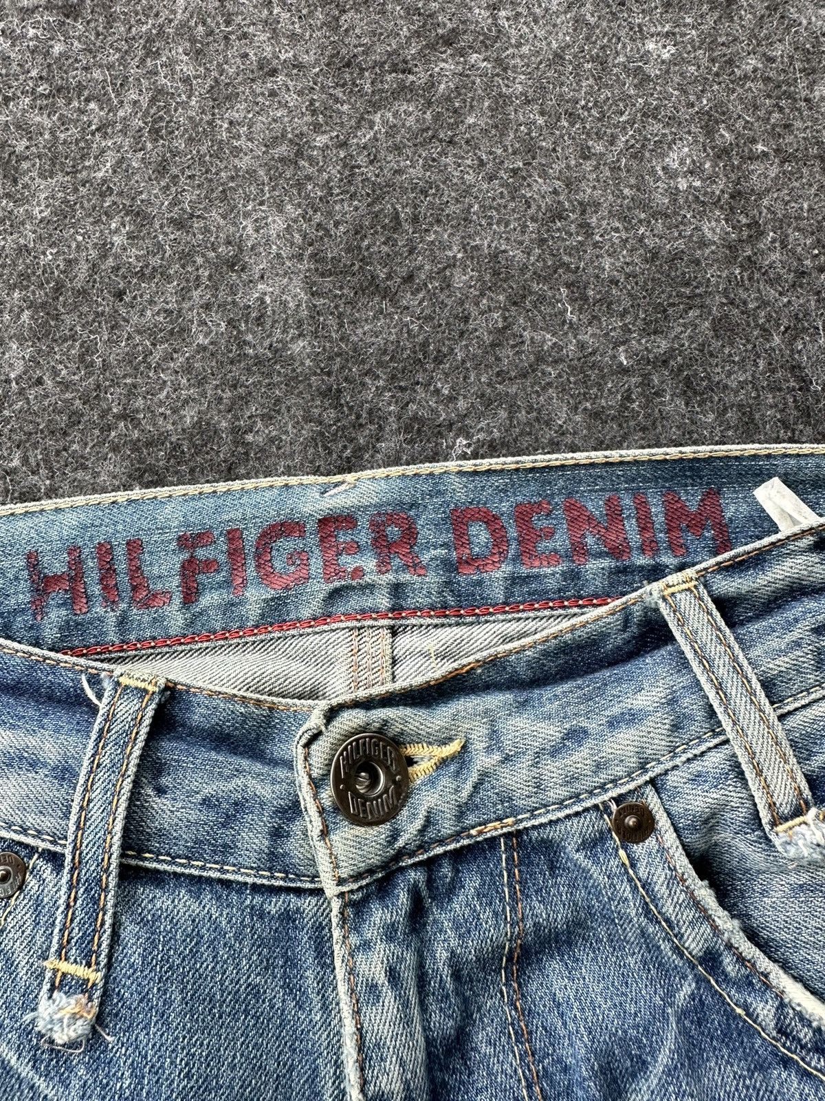 Tommy Hilfiger Tommy Hilfiger Heritage Worn Distressed Denim D453 Size US 30 / EU 46 - 15 Thumbnail