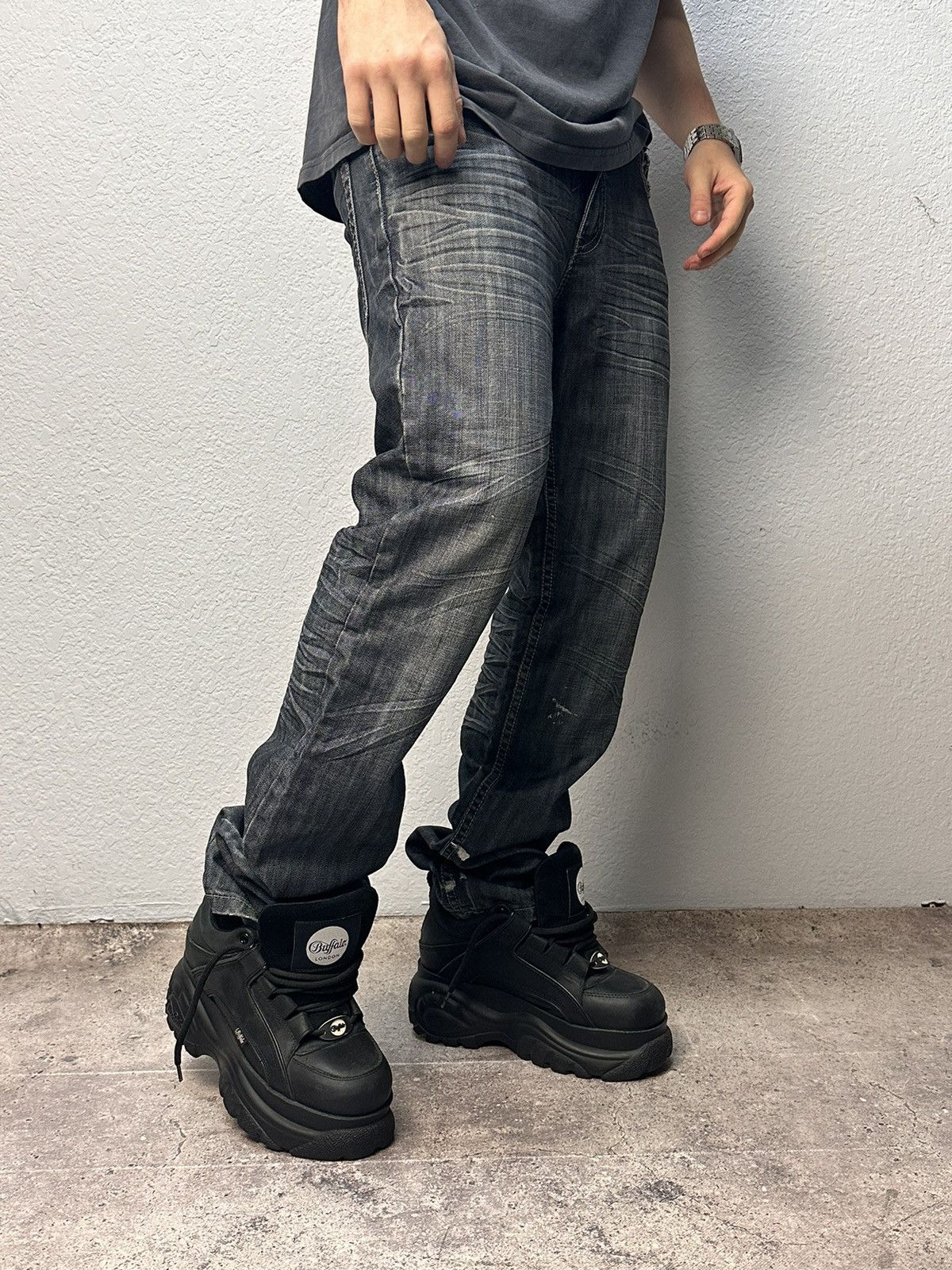 Diesel Vintage Diesel faded jeans Bontage cut Italy vintage style Size US 32 / EU 48 - 3 Thumbnail