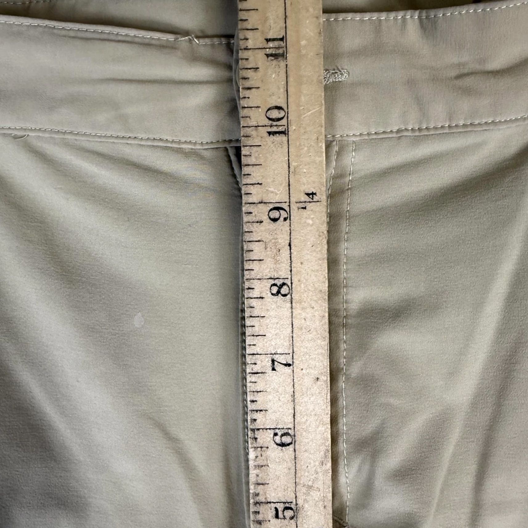 Vintage Huk Men's XL Performance Fabrics Khaki Utility Pockets Shorts Cargo Fishing Hunt Beige Ulity Pockets Short XL Mens Size US 36 / EU 52 - 4 Thumbnail