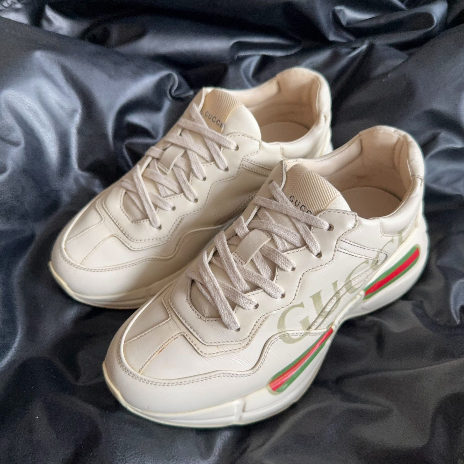 Gucci Gucci Printed Lowtop Sneakers 35.5 Women Size US 5 / IT 35 - 1 Thumbnail