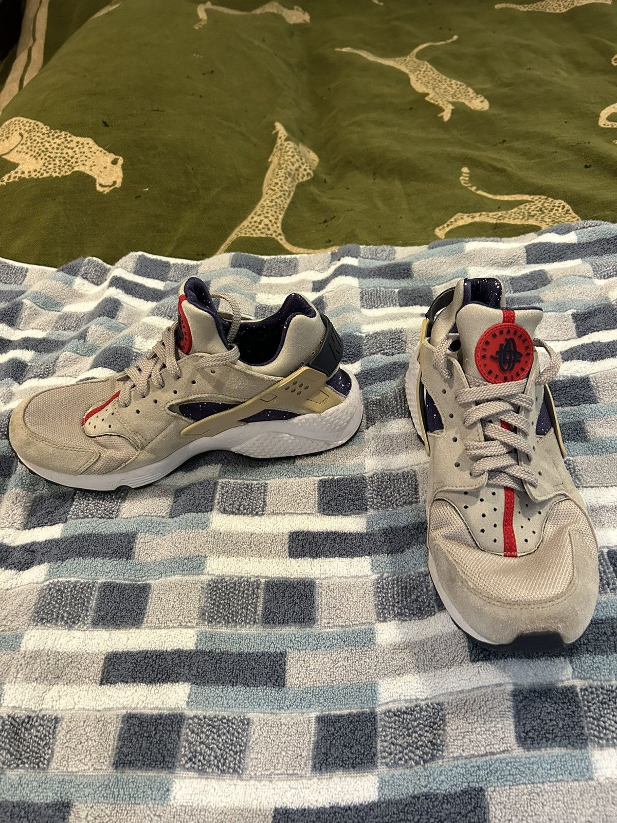 Nike 2018 Nike Air Huarache ‘moon landing’ Size US 11.5 / EU 44-45 - 4 Thumbnail