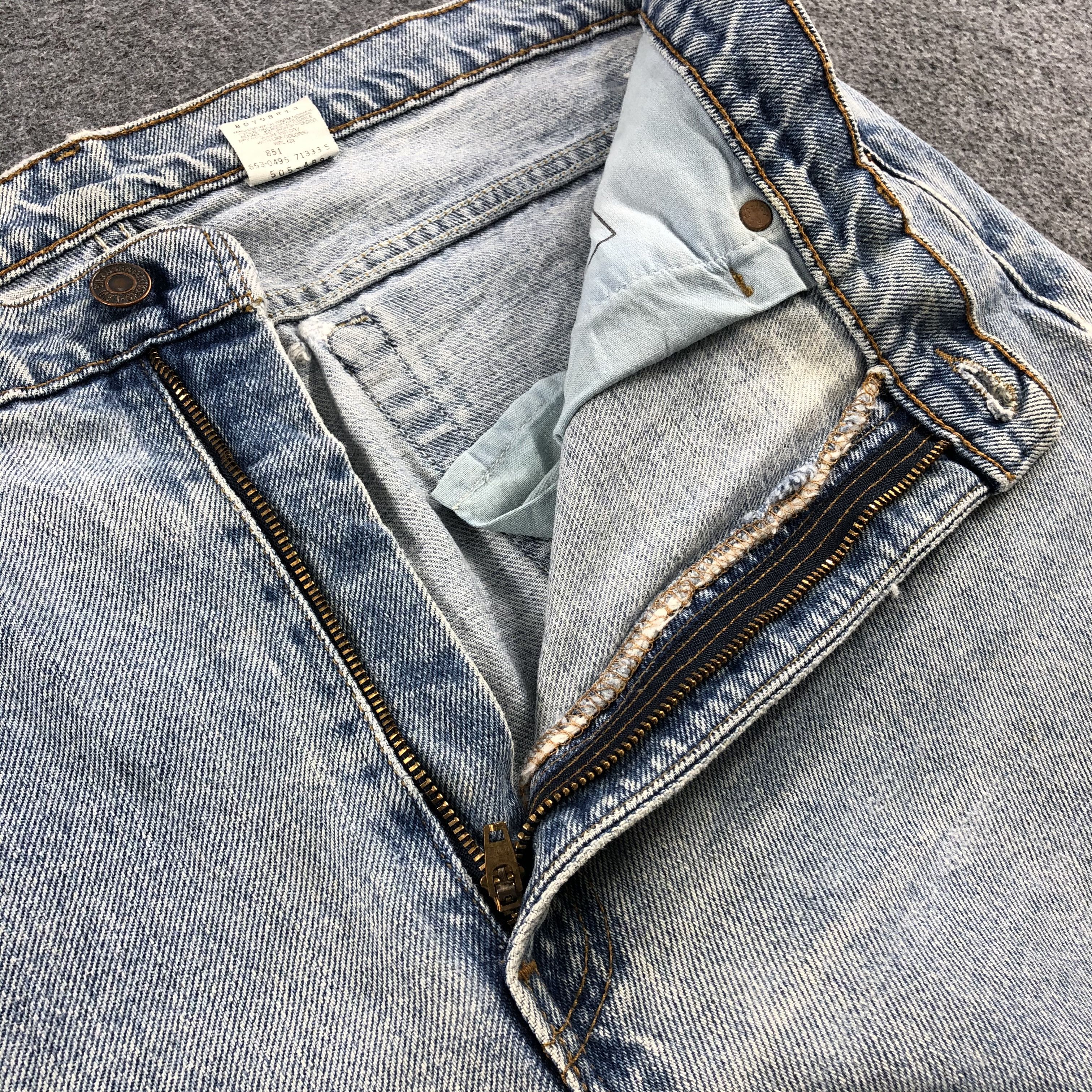 Levi's Vintage 90s Light Wash Levis 505 Jeans-J1659 Size US 37 - 13 Thumbnail