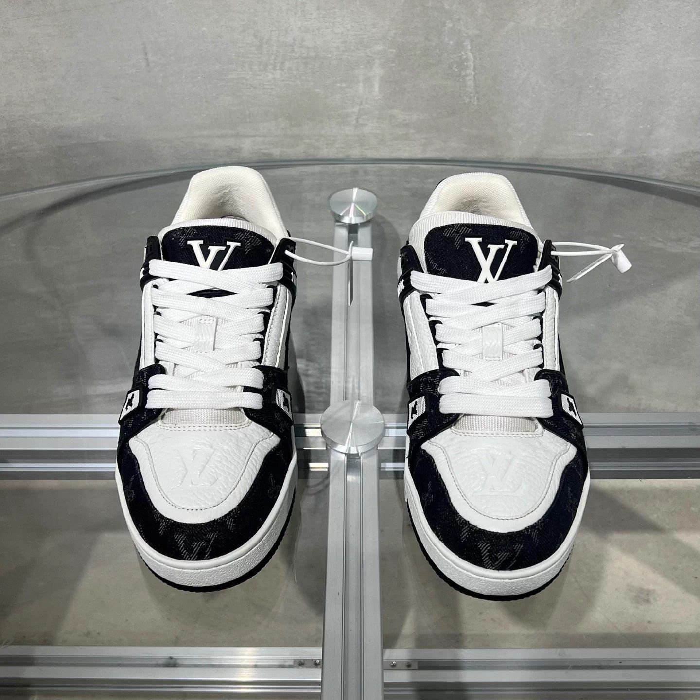 Louis Vuitton LV Trainer Black/White UK3/37 Size US 6 / IT 36 - 1 Thumbnail