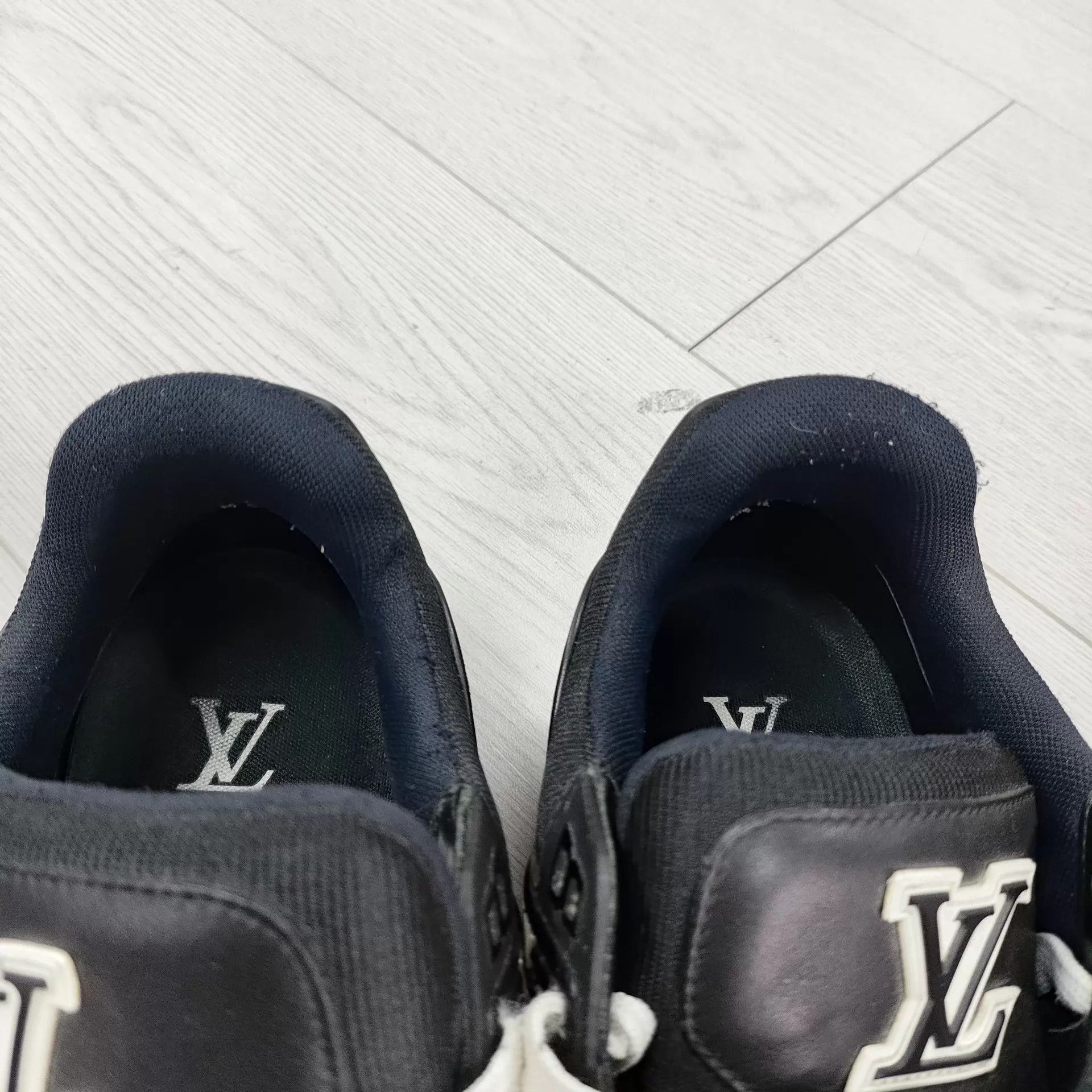 Louis Vuitton LV Leather Trainer 8.5 Black Size US 8.5 / EU 41-42 - 2 Thumbnail