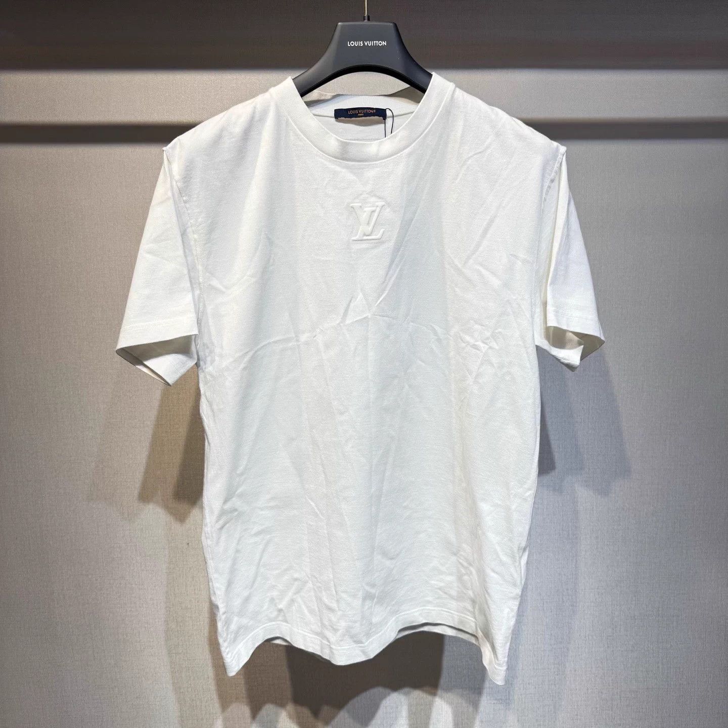 Louis Vuitton Louis Vuitton White Embossed Short Sleeve T-shirt L Size US L / EU 52-54 / 3 - 1 Thumbnail