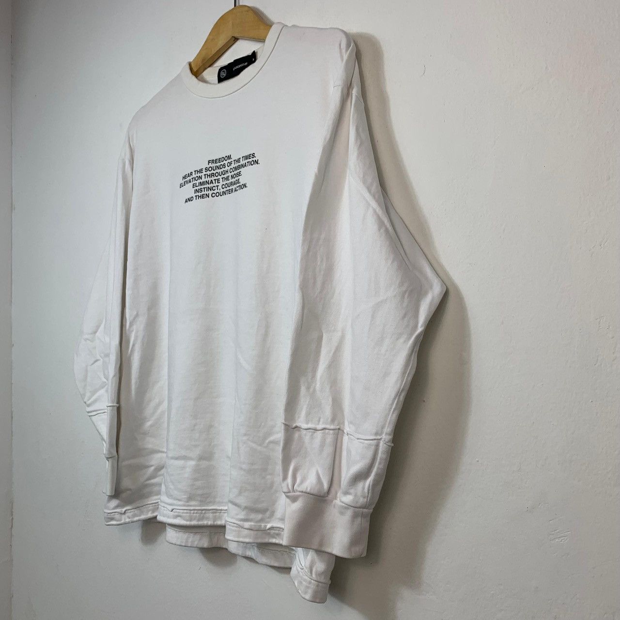 GU × Undercover UNDERCOVER Jun TAKAHASHI Long Sleeve Tee Photoprint Size US M / EU 48-50 / 2 - 3 Thumbnail