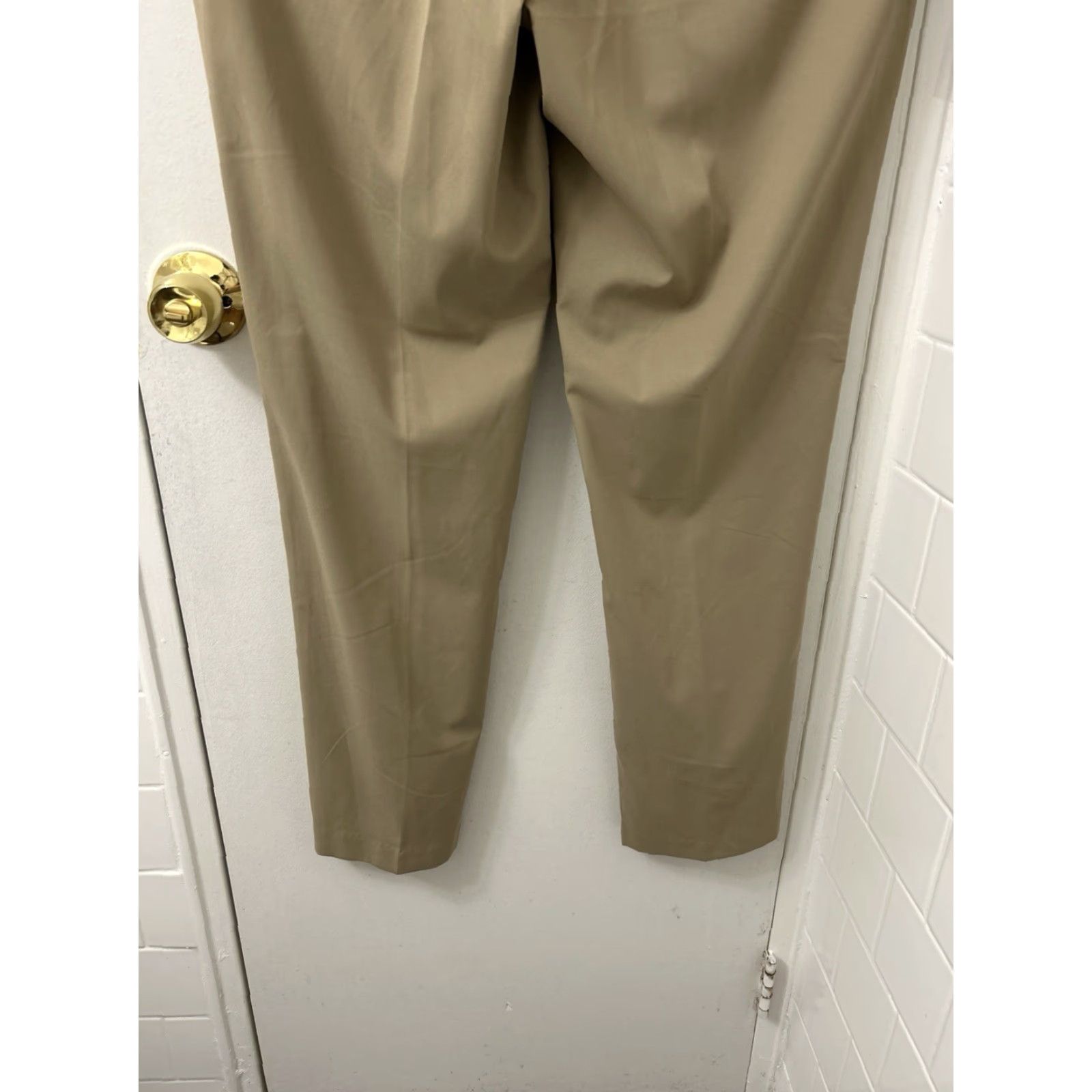 Hogan Ben Hogan Performance Pants Mens 36x32 Tan Khakis UPF50 Moisture Wicking Stretch NWT Hat? Size US 36 / EU 52 - 3 Thumbnail