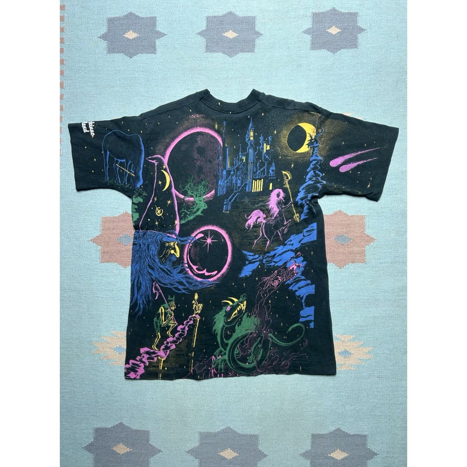 Fruit Of The Loom VINTAGE 90s Fruit of the Loom T-Shirt AOP Wizard Magical Mackinac Island Fantasy Black L Mens Size US L / EU 52-54 / 3 - 6 Thumbnail
