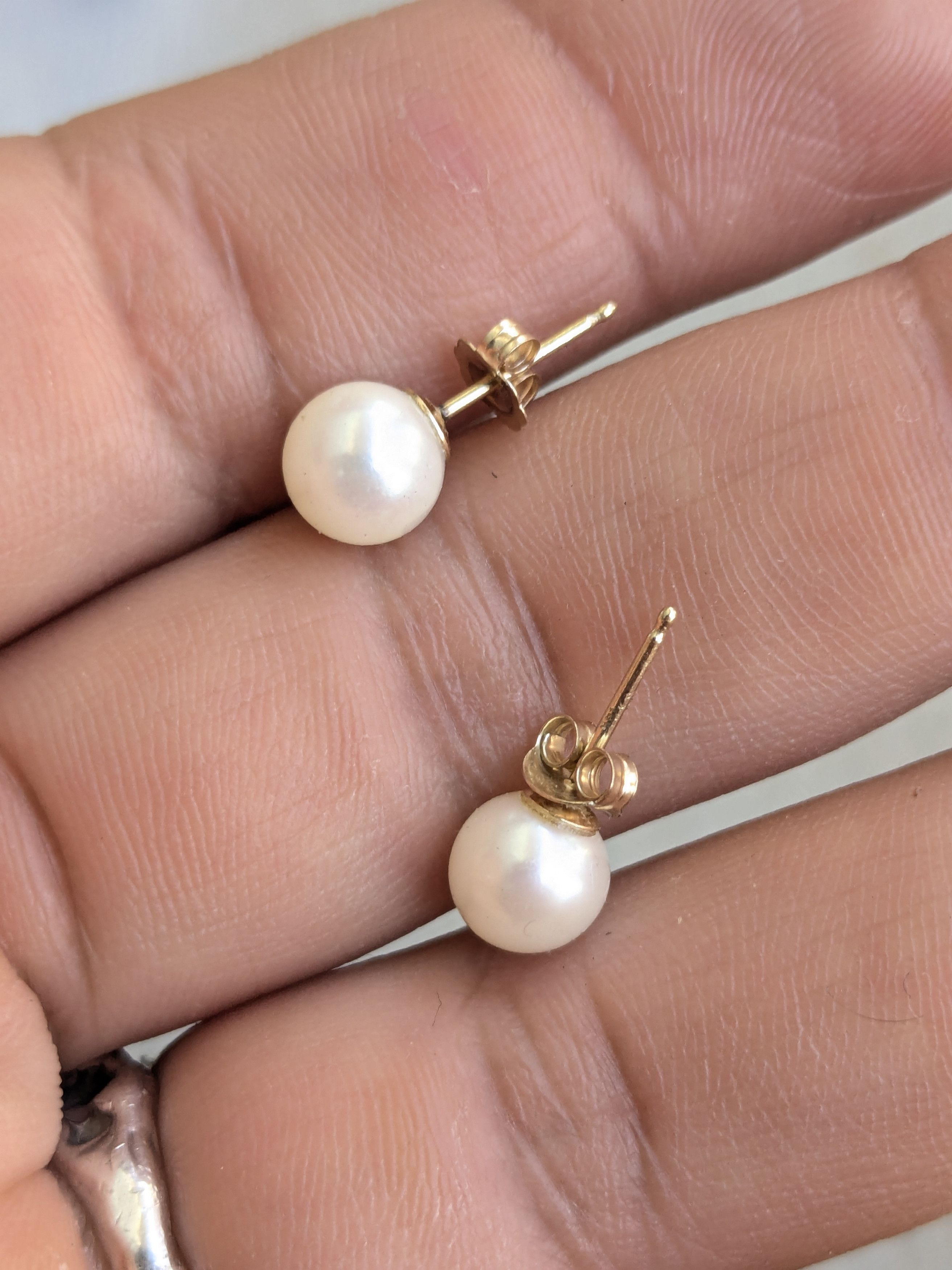 Jewelry × Vintage 9k Yellow Gold Pearl Earrings Studs 9ct Size ONE SIZE - 4 Thumbnail