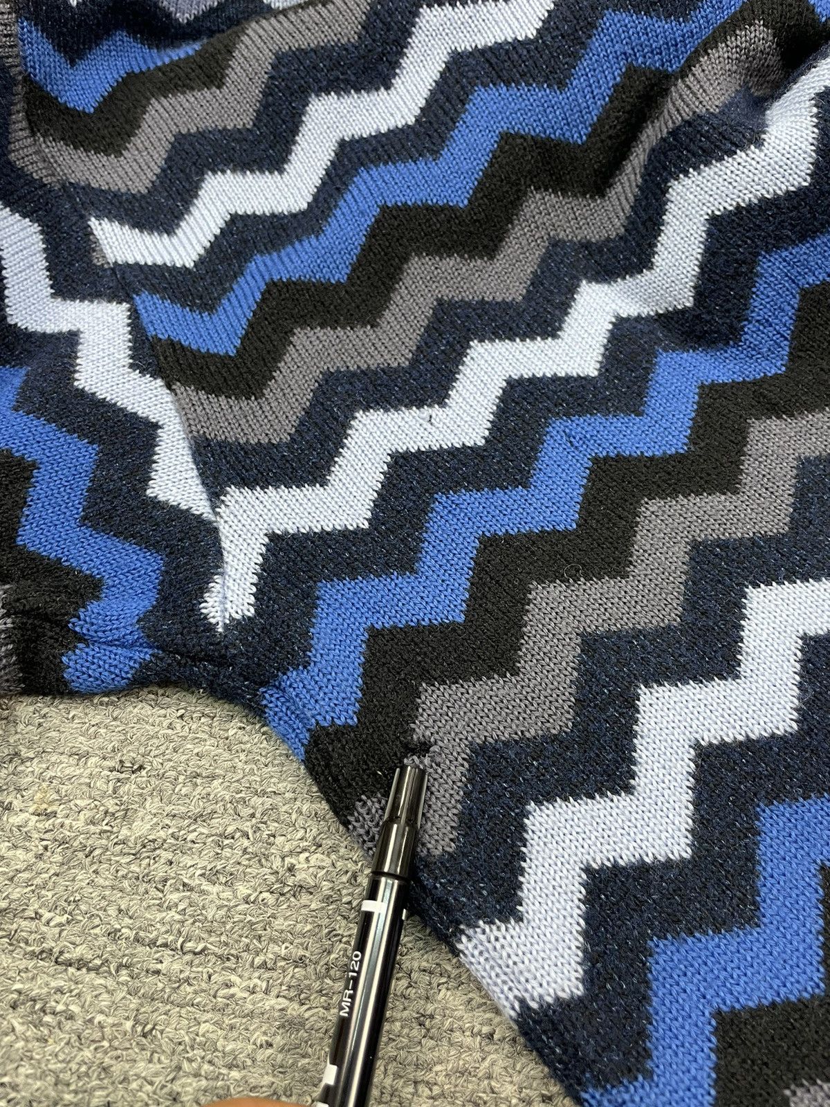 Yves Saint Laurent Vintage Yves Saint Lauren Sweater Knit Zigzag Pattern Size US L / EU 52-54 / 3 - 10 Thumbnail