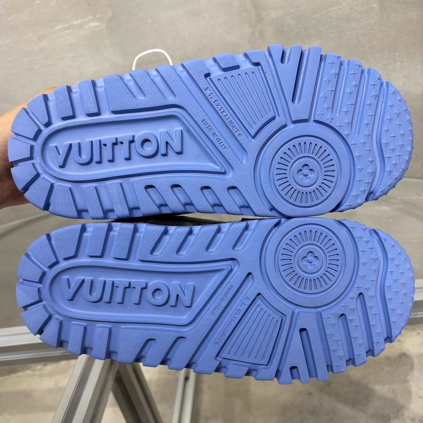 Louis Vuitton LV Trainer Maxi White Blue Denim New Worn 1x 40 Size US 7 / EU 40 - 7 Thumbnail