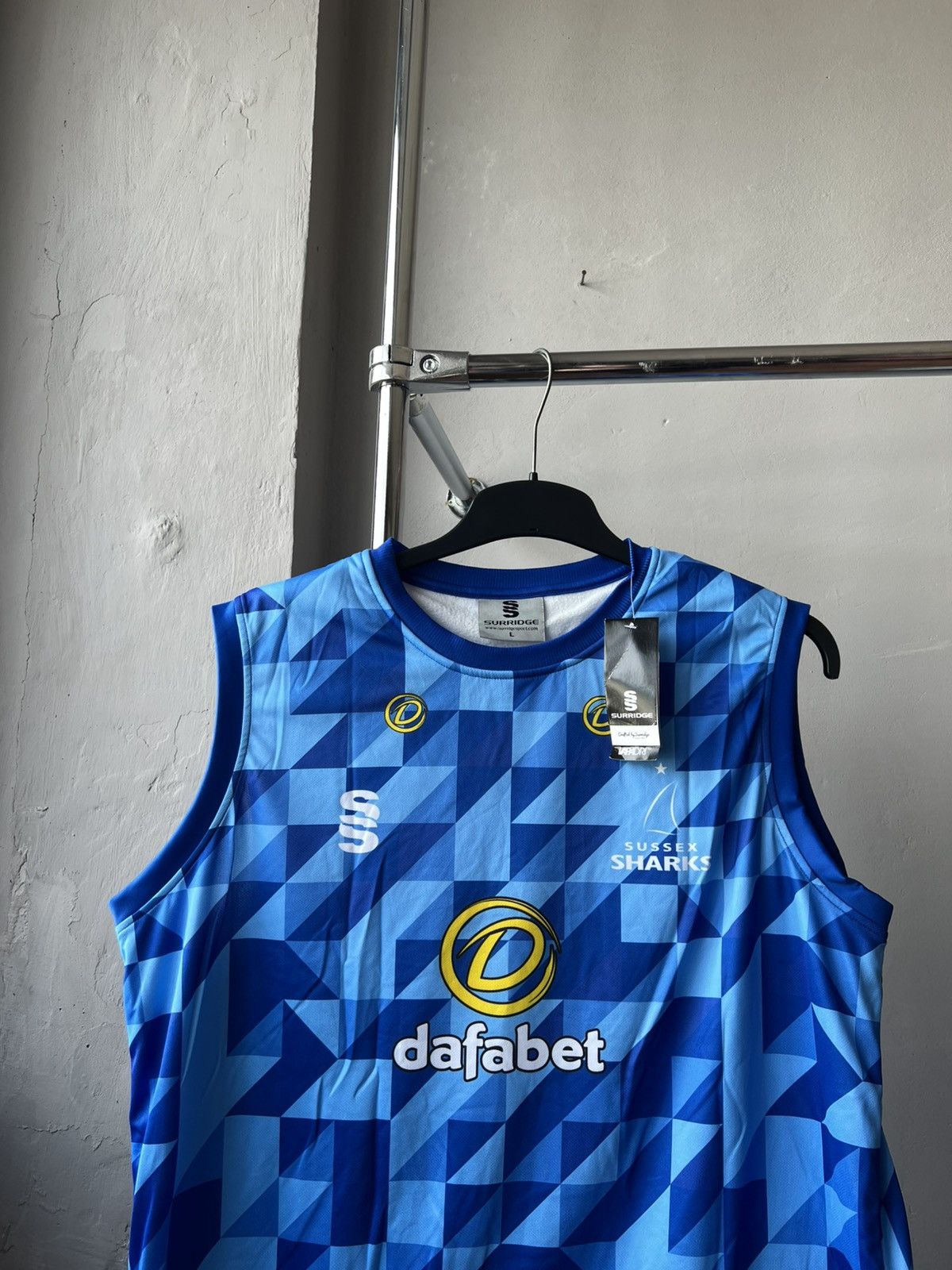 Other NWT 2022/23 SUSSEX SHARKS CRICKET DESEGN JERSEY WEST SIZE L Size US L / EU 52-54 / 3 - 3 Thumbnail