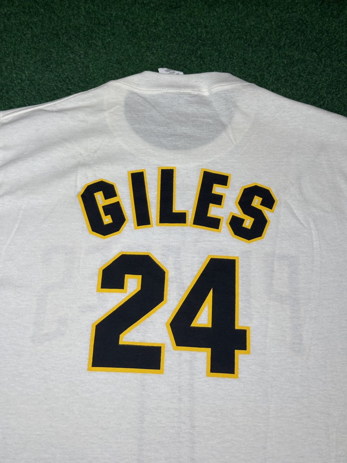 MLB Pirates Giles Vintage T Shirt Medium 19x30 White Baseball Size US M / EU 48-50 / 2 - 5 Thumbnail