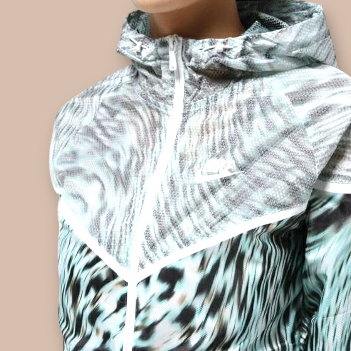 Nike WMNS NIKE TECH WINDRUNNER JACKET Size US S / EU 44-46 / 1 - 23 Thumbnail