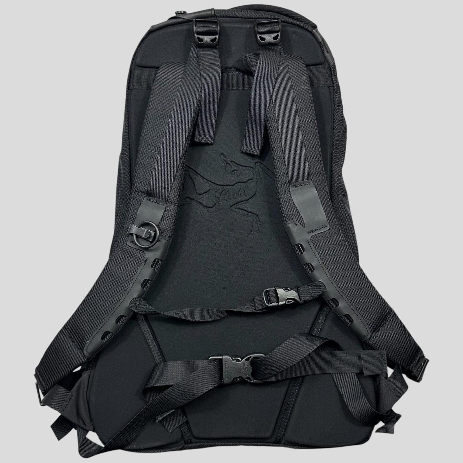 Arc'teryx Arc’teryx Arro 22 Waterproof Backpack - 24k Gold Size ONE SIZE - 3 Thumbnail