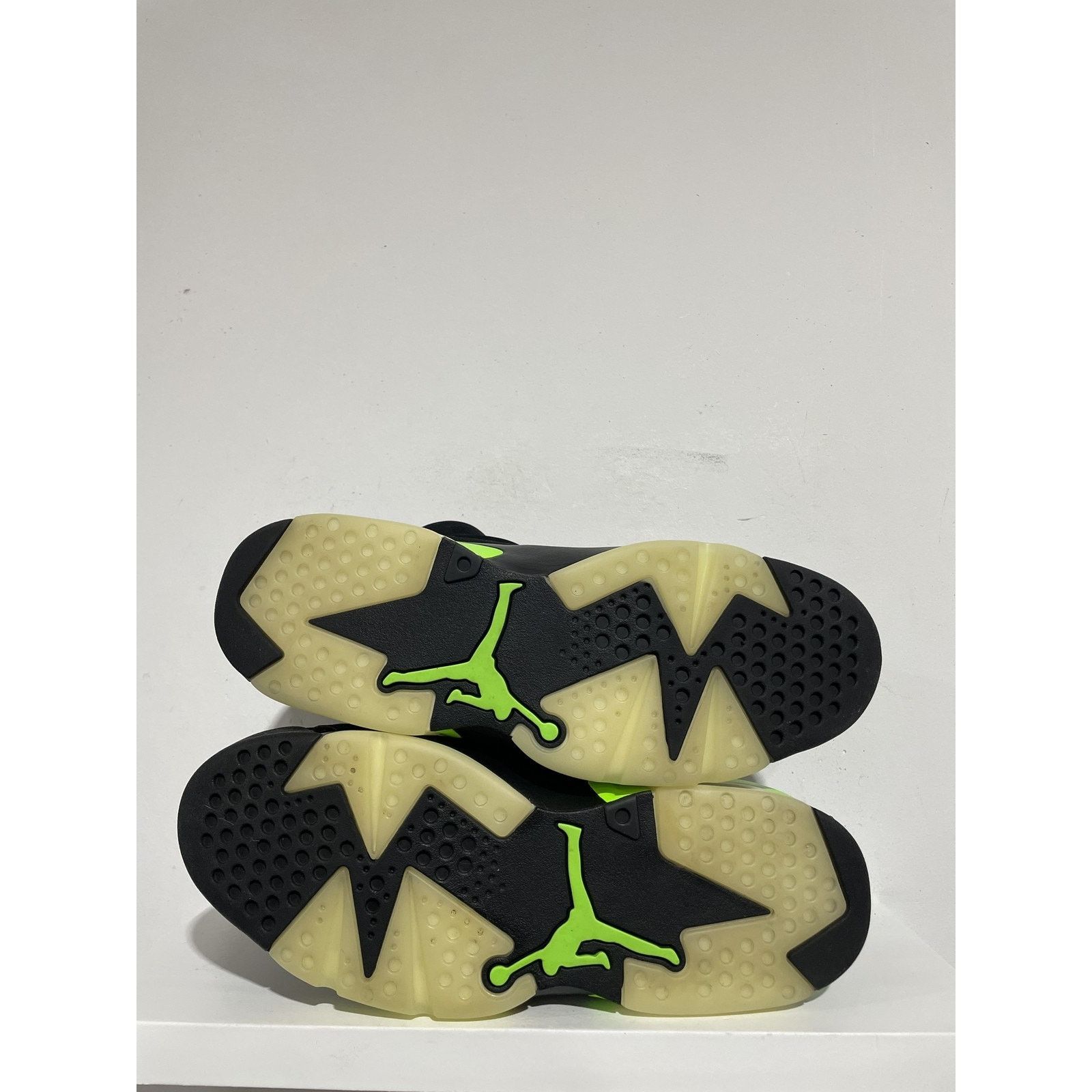 Jordan Brand JORDAN 6 RETRO ELECTRIC GREEN SIZE 10.5 PREOWNED Size US 10.5 / EU 43-44 - 3 Thumbnail