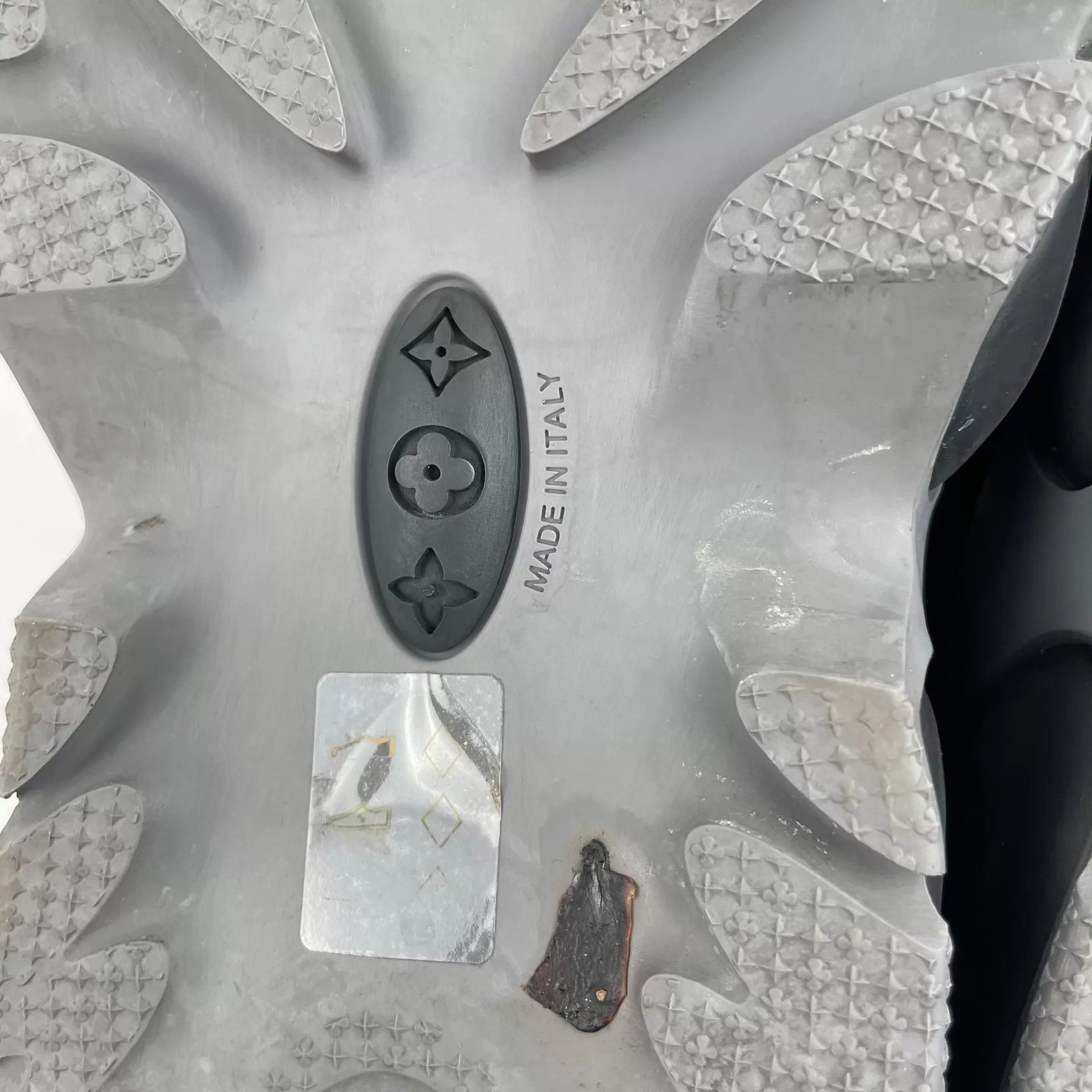 Louis Vuitton LV Black Slides US 7 Size US 7 / EU 40 - 5 Thumbnail