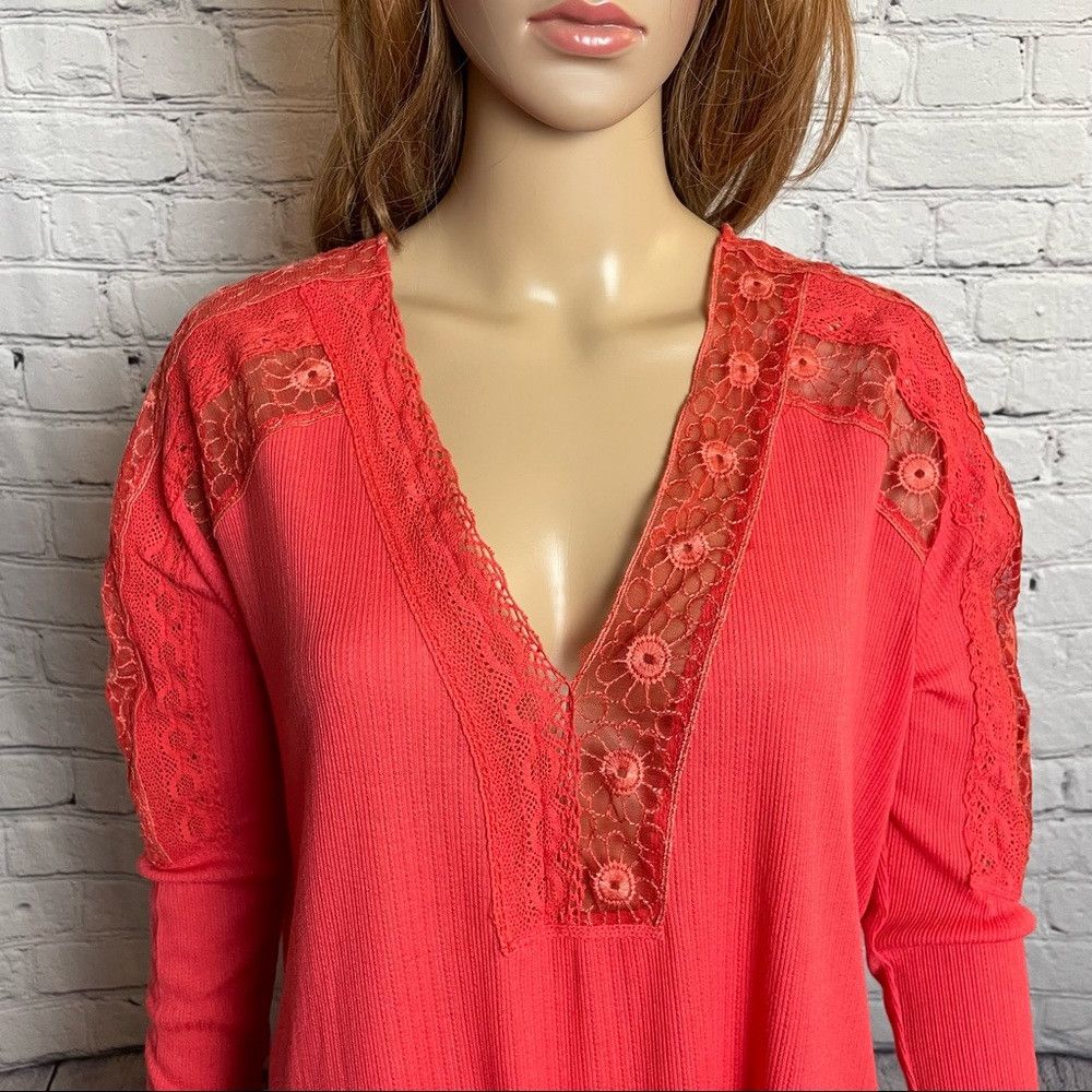 Free People NWT New Free People Lola Lace Trim V-Neck Top Size XS Size XS / US 0-2 / IT 36-38 - 8 Thumbnail