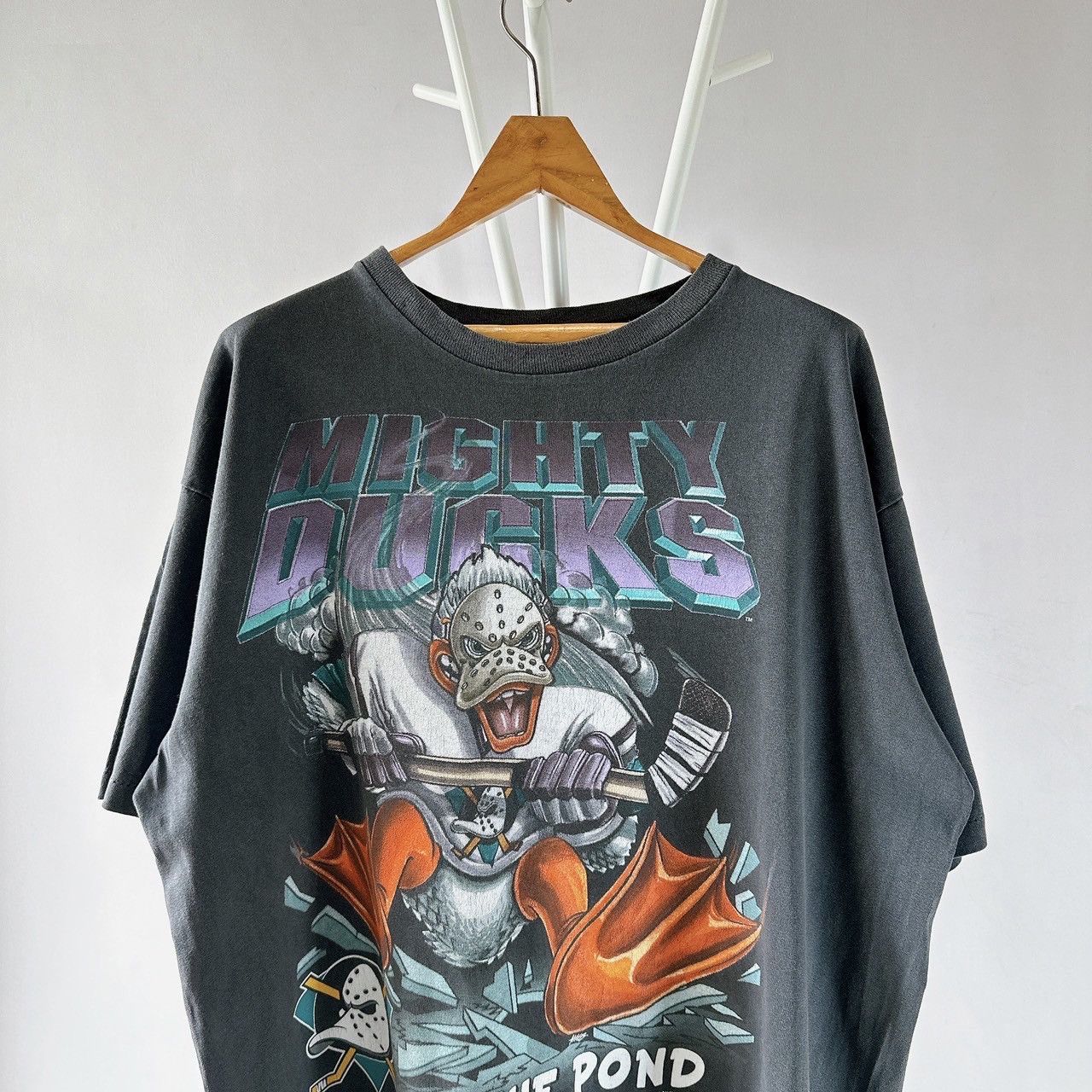 Vintage 90s Anaheim Ducks, Mighty Ducks NHL t-shirt/ XL Size US XL / EU 56 / 4 - 3 Thumbnail