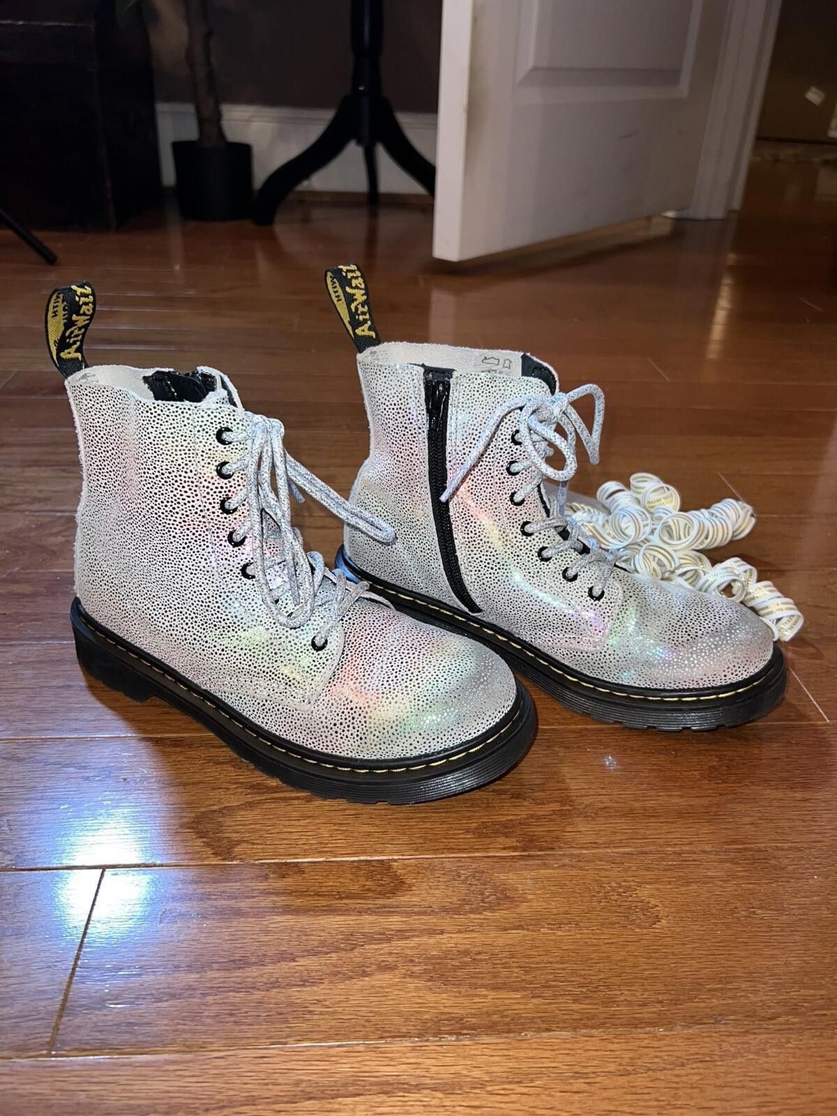 Dr. Martens Dr. Martens 1460 Pascal J Rainbow Iridescent Metallic W5 Size US 5 / IT 35 - 2 Thumbnail